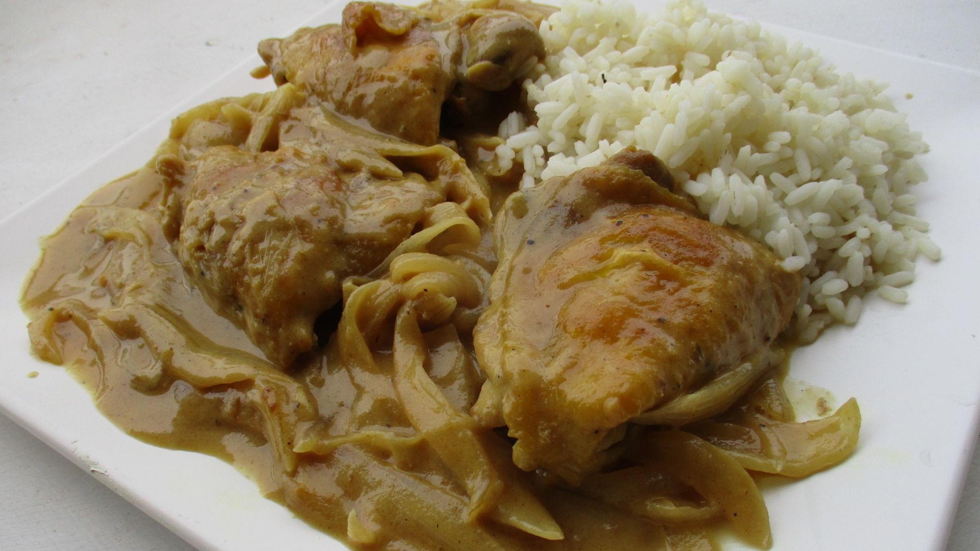 File:Poulet yassa 01.jpg