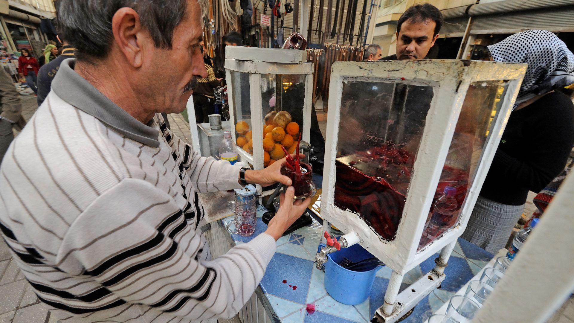 File:Antakya Çarşı Ambulatory trade related in 2008 05.jpg