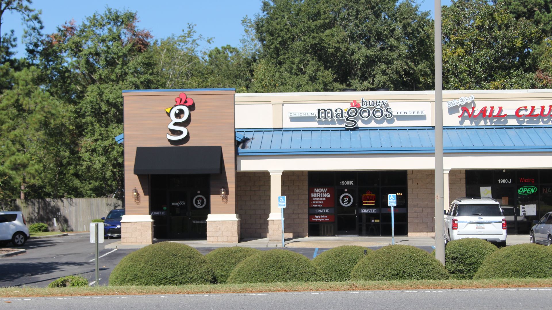 File:Huey Magoos, Valdosta.jpg