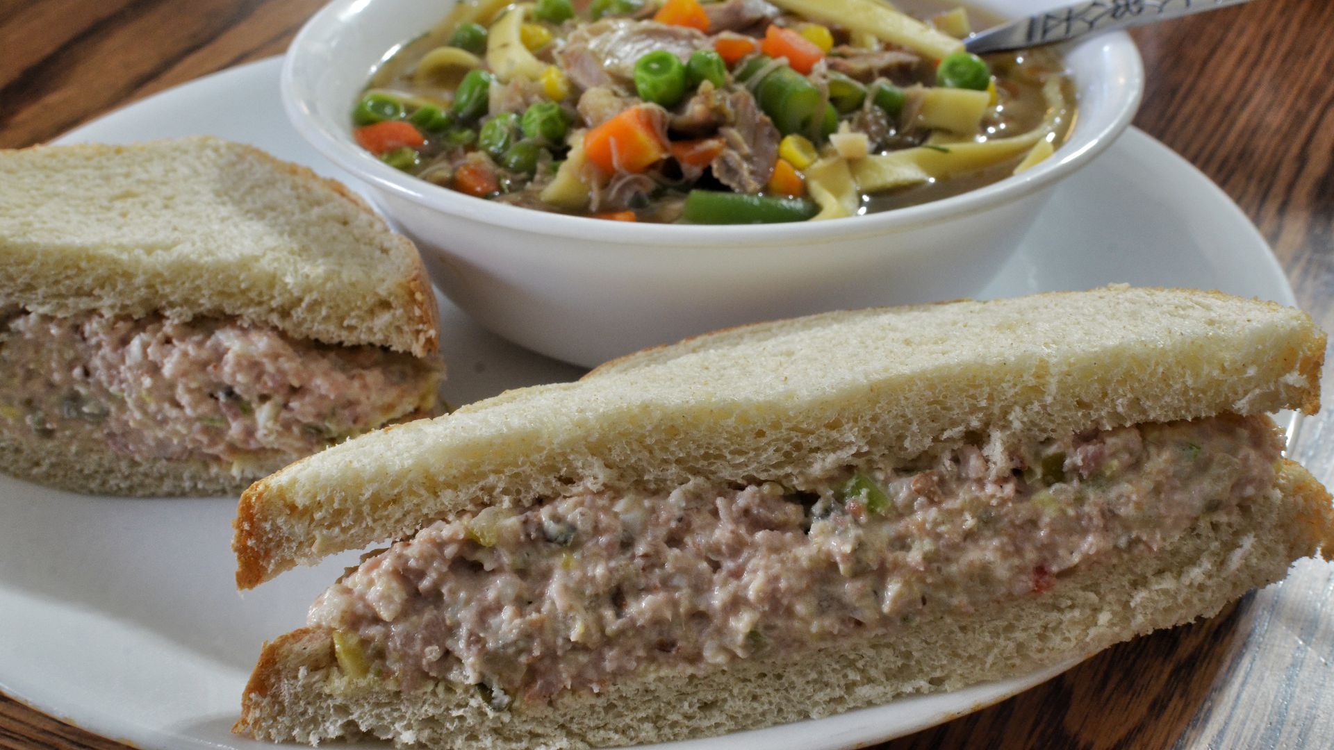 File:Soup and ham salad sandwich.jpg