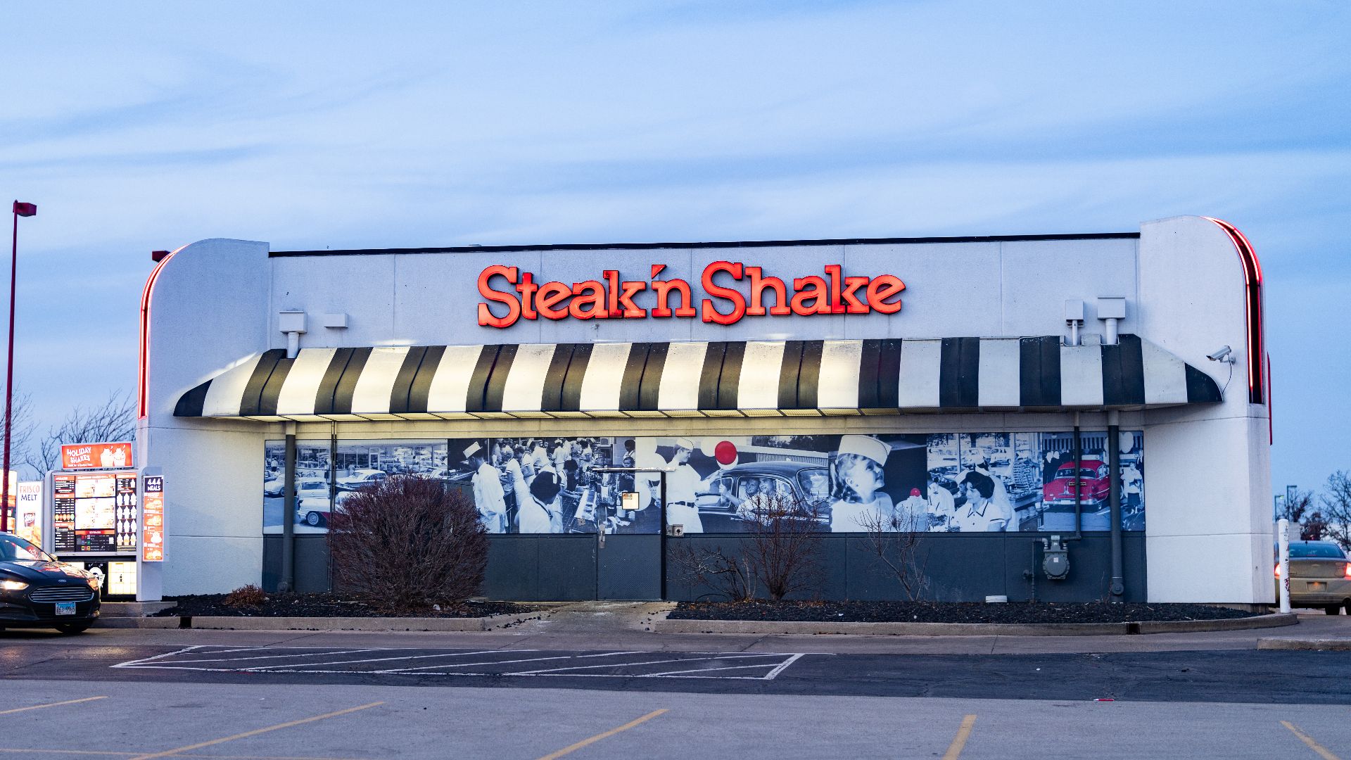 File:Steak n Shake Restaurant (52930561989).jpg
