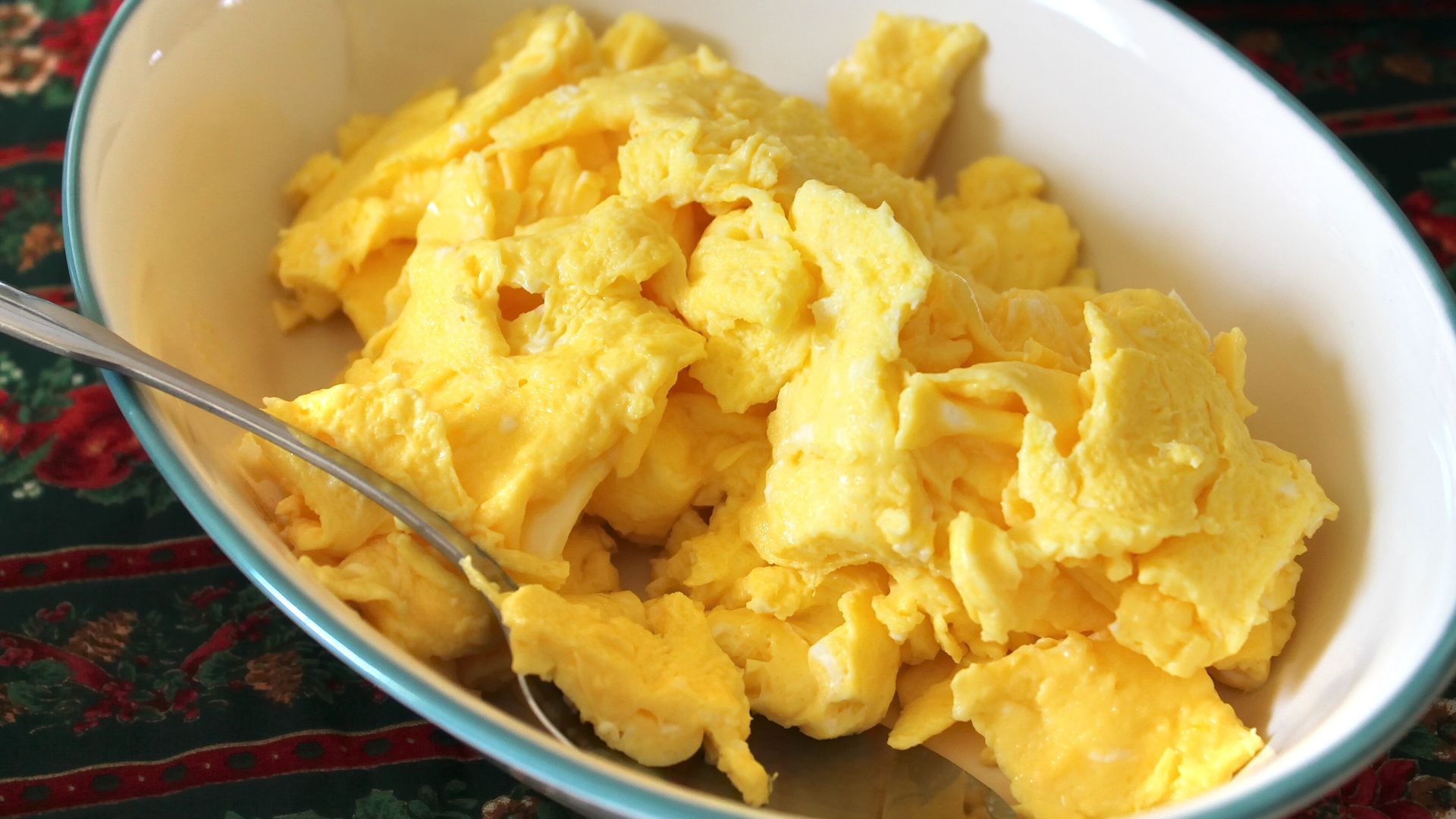 File:Scrambled eggs-01.jpg