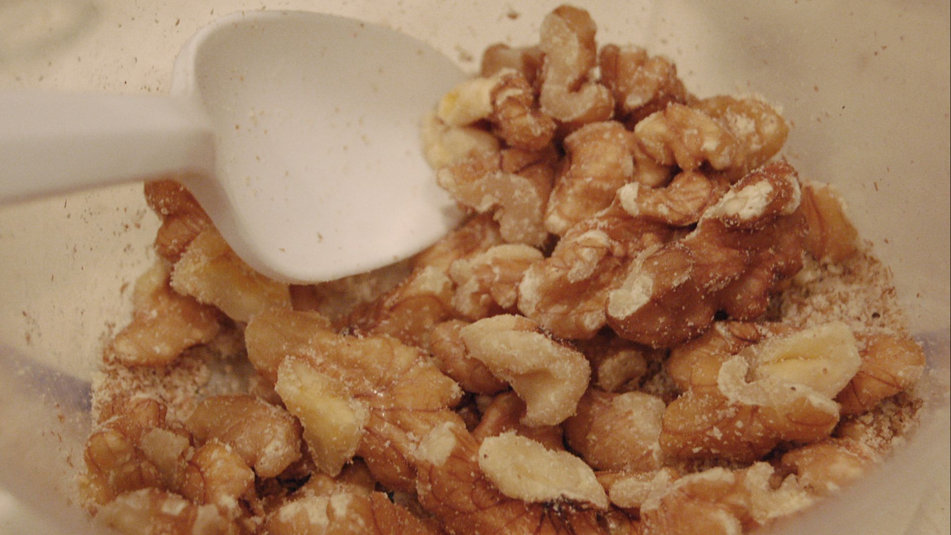 File:Shelled English Walnuts 2331px.jpg