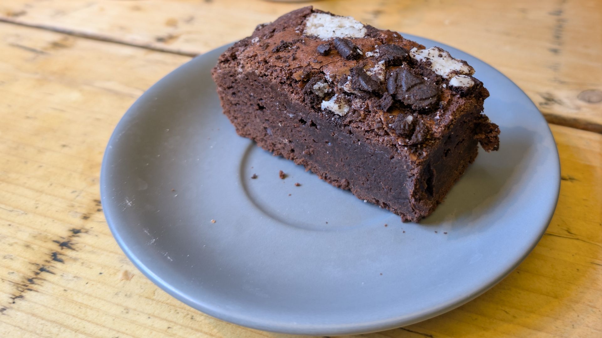 File:Oreo brownie - Cafe Coho 2025-03-18.jpg