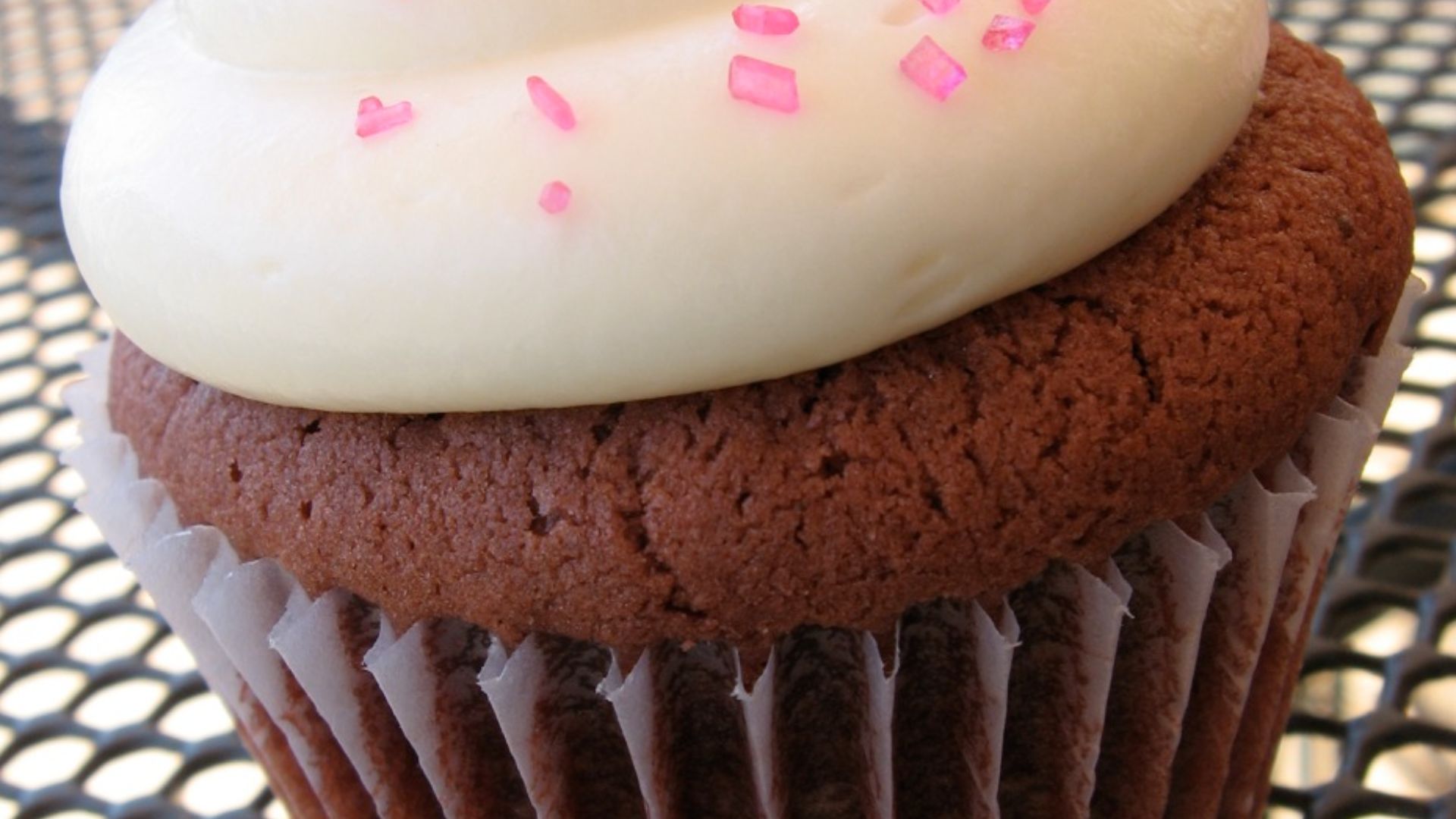 File:Pink velvet cupcake, September 2007.jpg