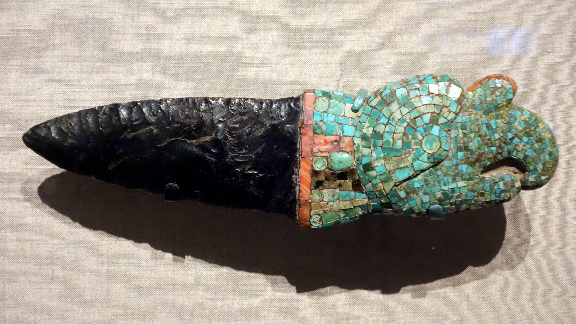 File:Ceremonial knife, Mexico, Alta Highlands, Mixtec, c. 1200-1500 AD, obsidian, turquoise, spondylus shell, resin - De Young Museum - DSC00408.JPG
