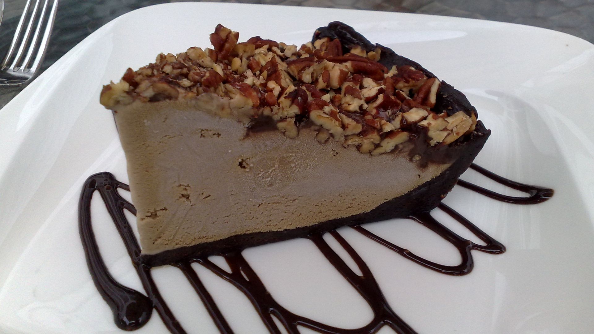 File:Mud pie with chocolate drizzle, June 2009.jpg