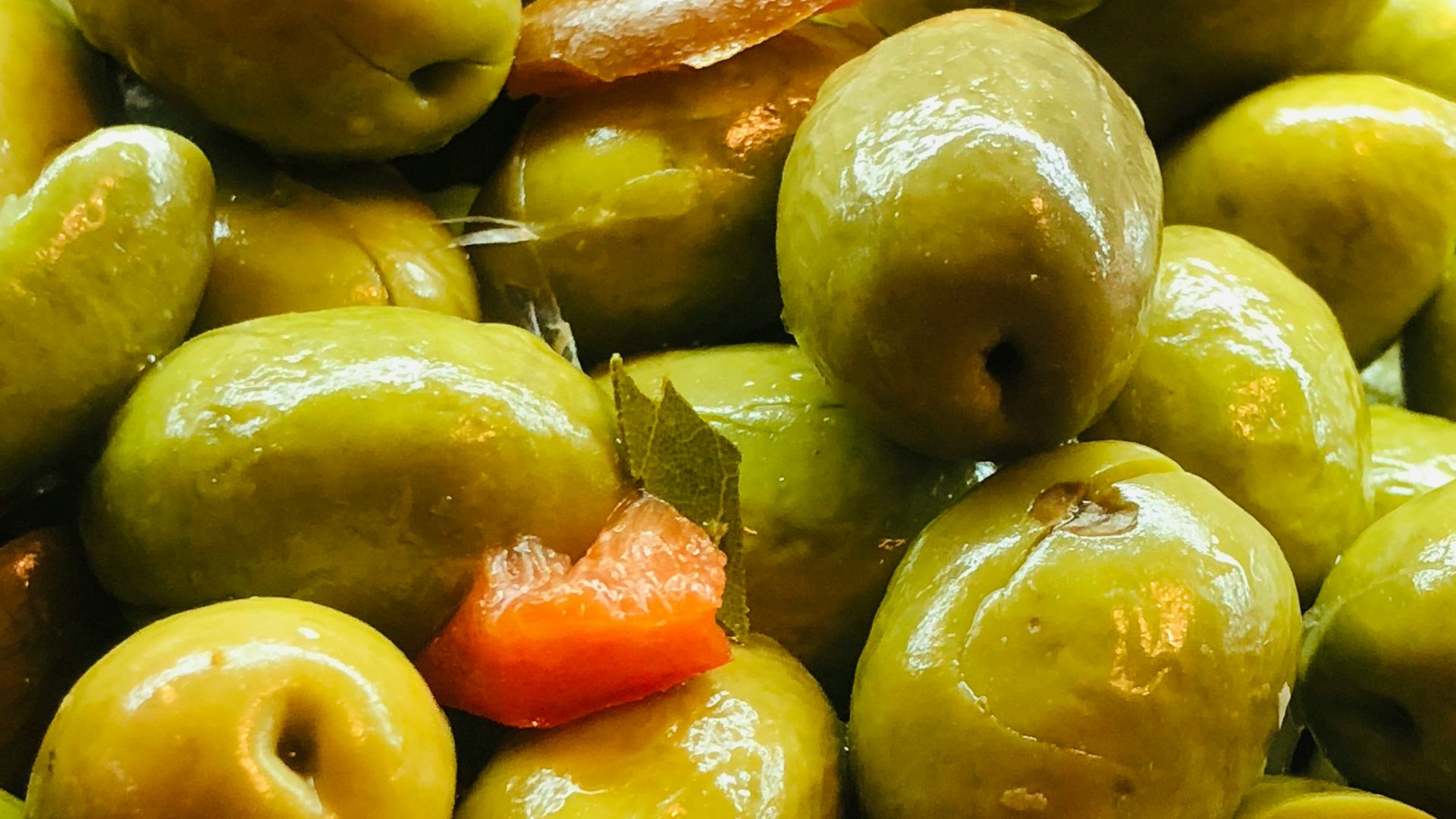 green apple fruit beside orange carrot