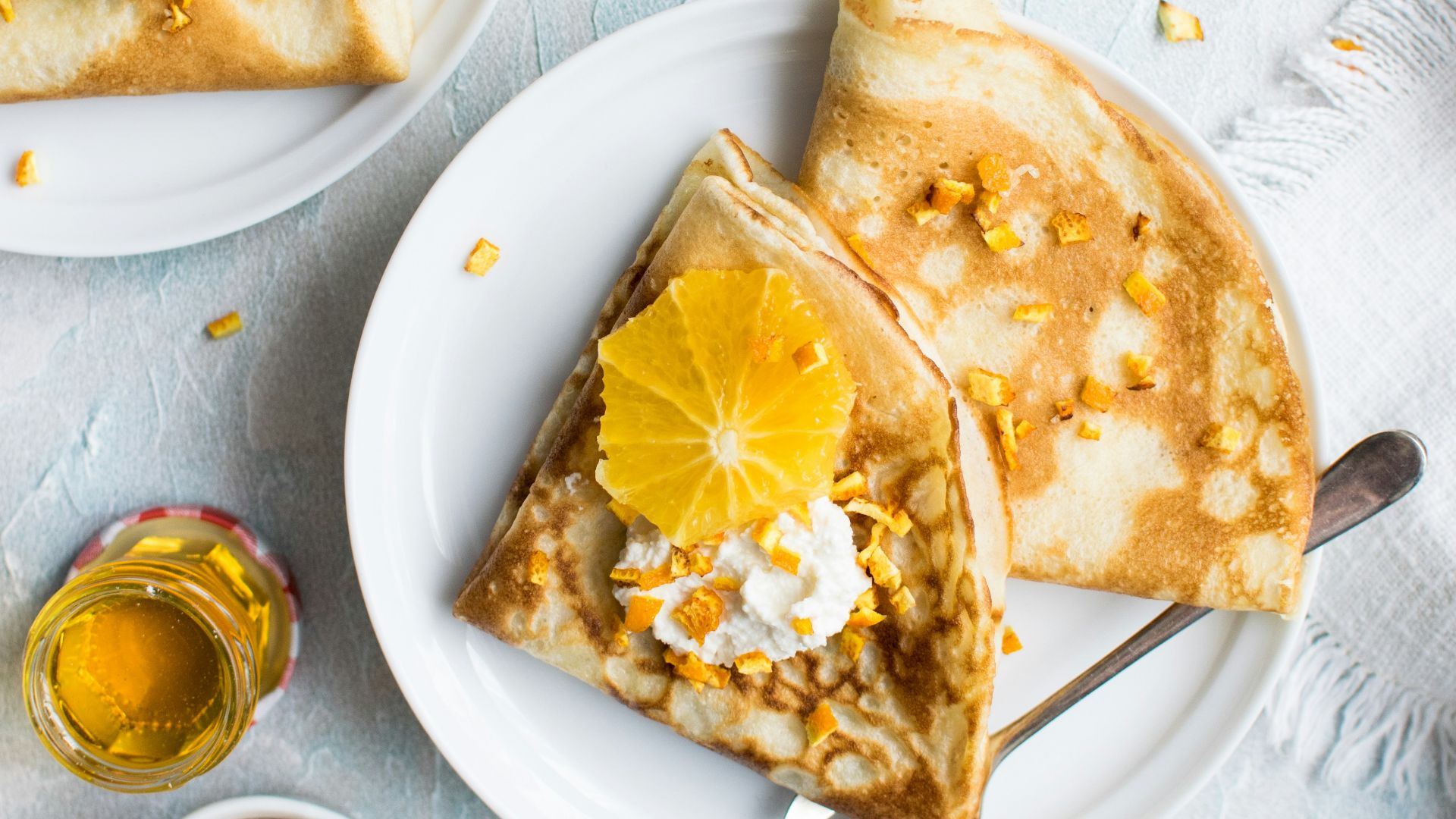 flat-lay photography of pancake with icing