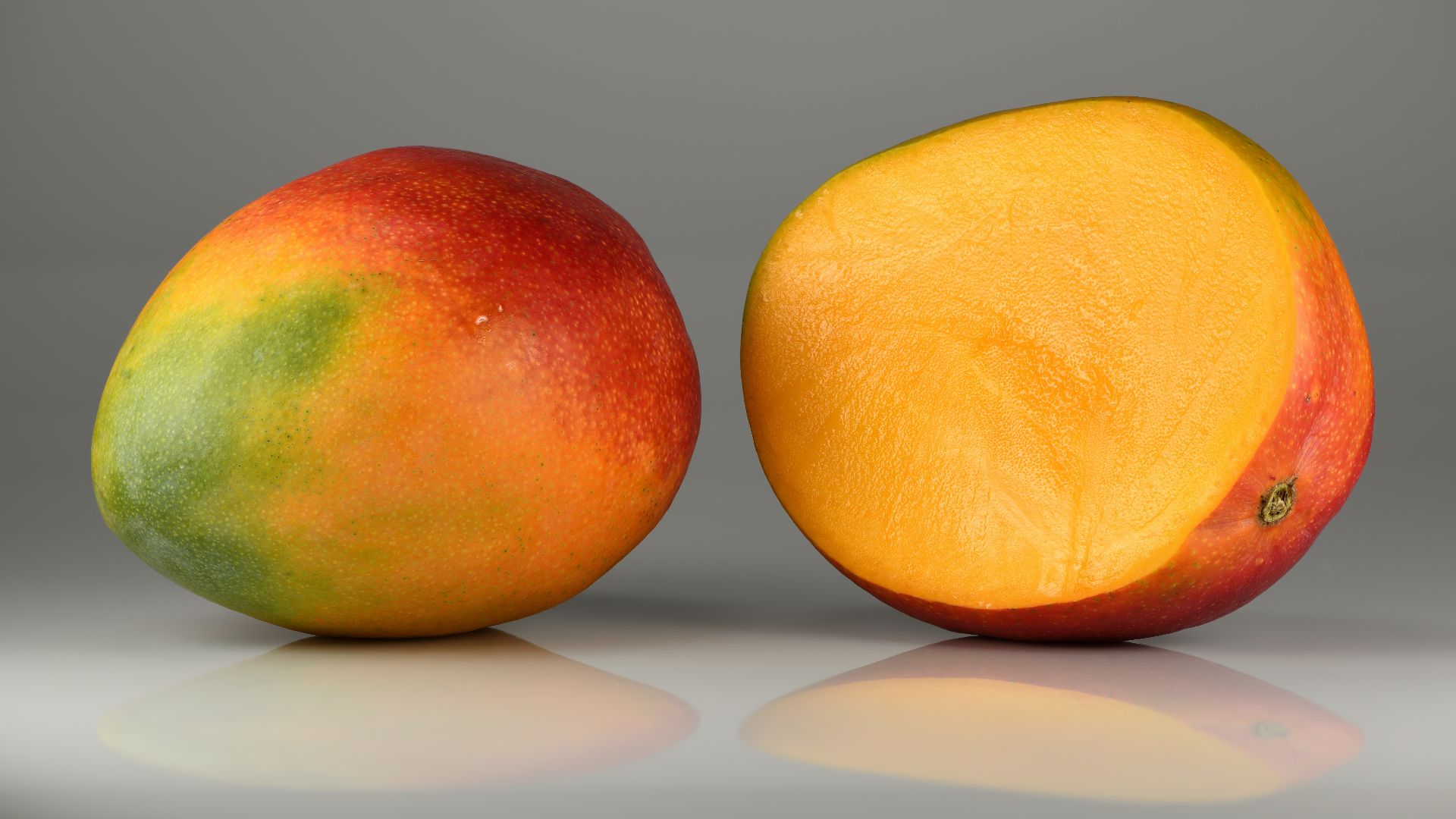 File:Mangos - single and halved.jpg