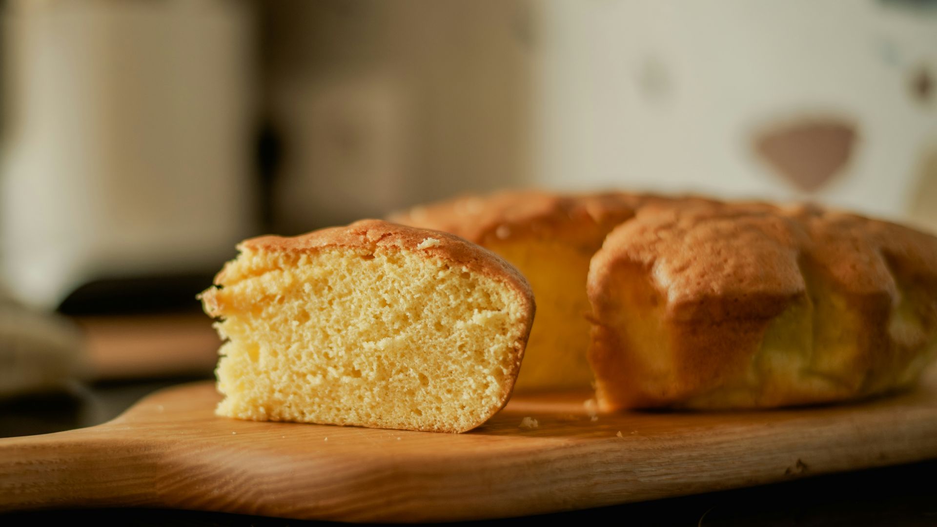A loaf of bread sitting on top of a wooden cutting board