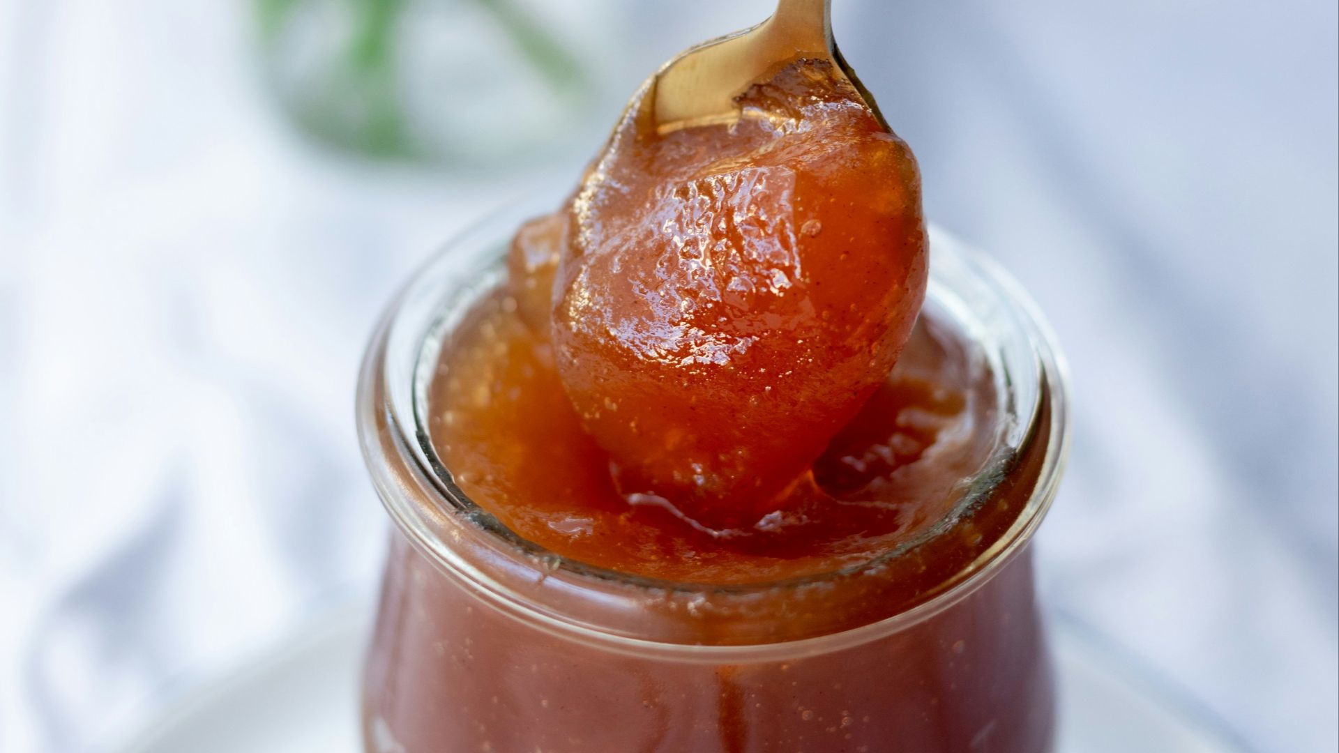 clear glass jar with brown liquid