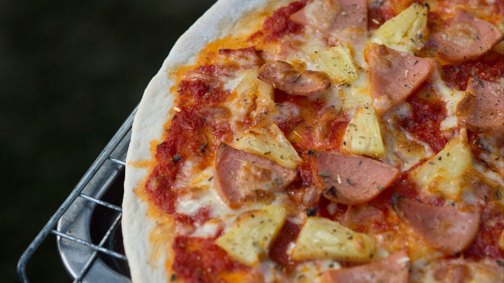 baked Hawaiian pizza