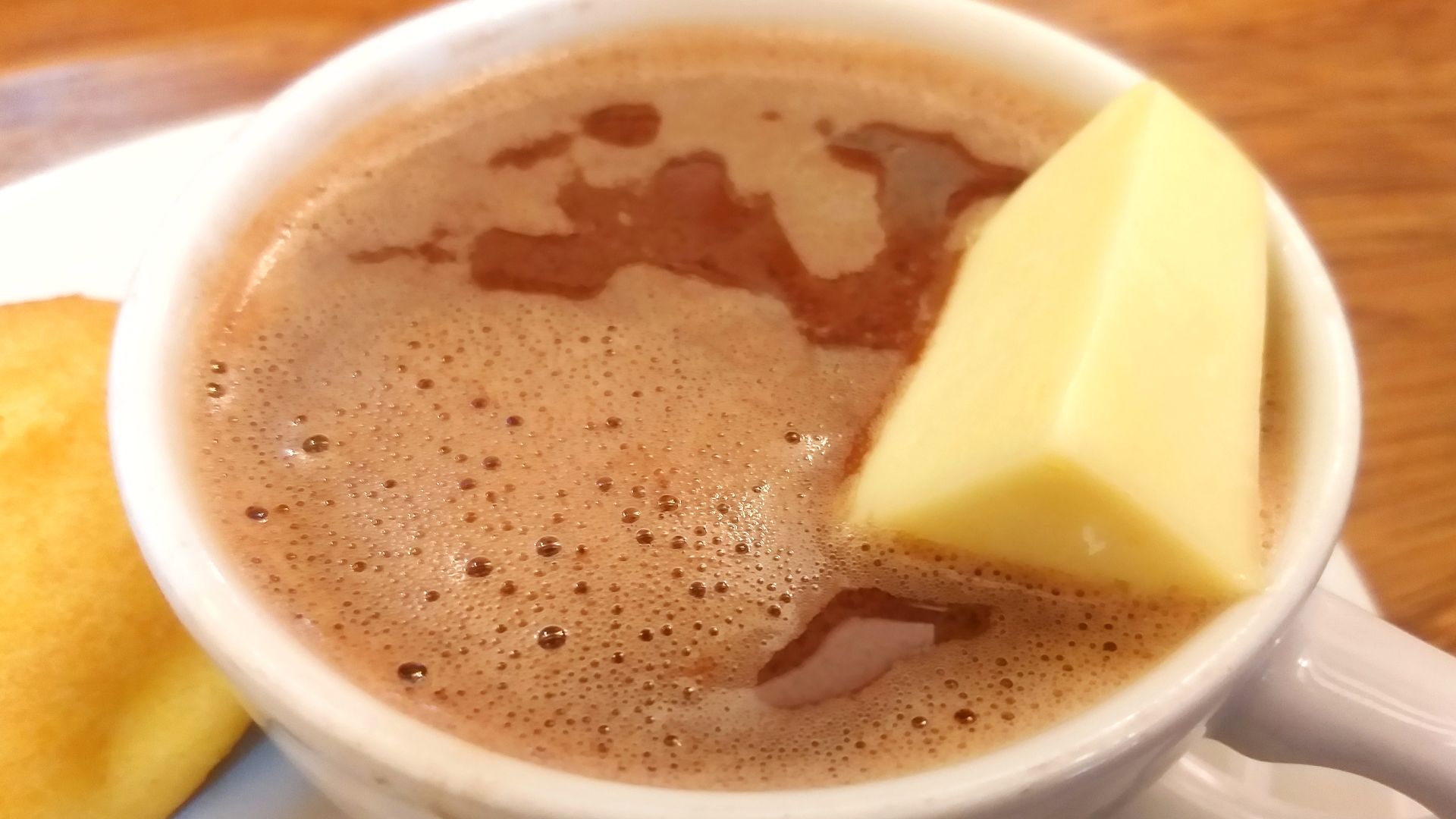 File:Chocolate caliente con queso 2.jpg