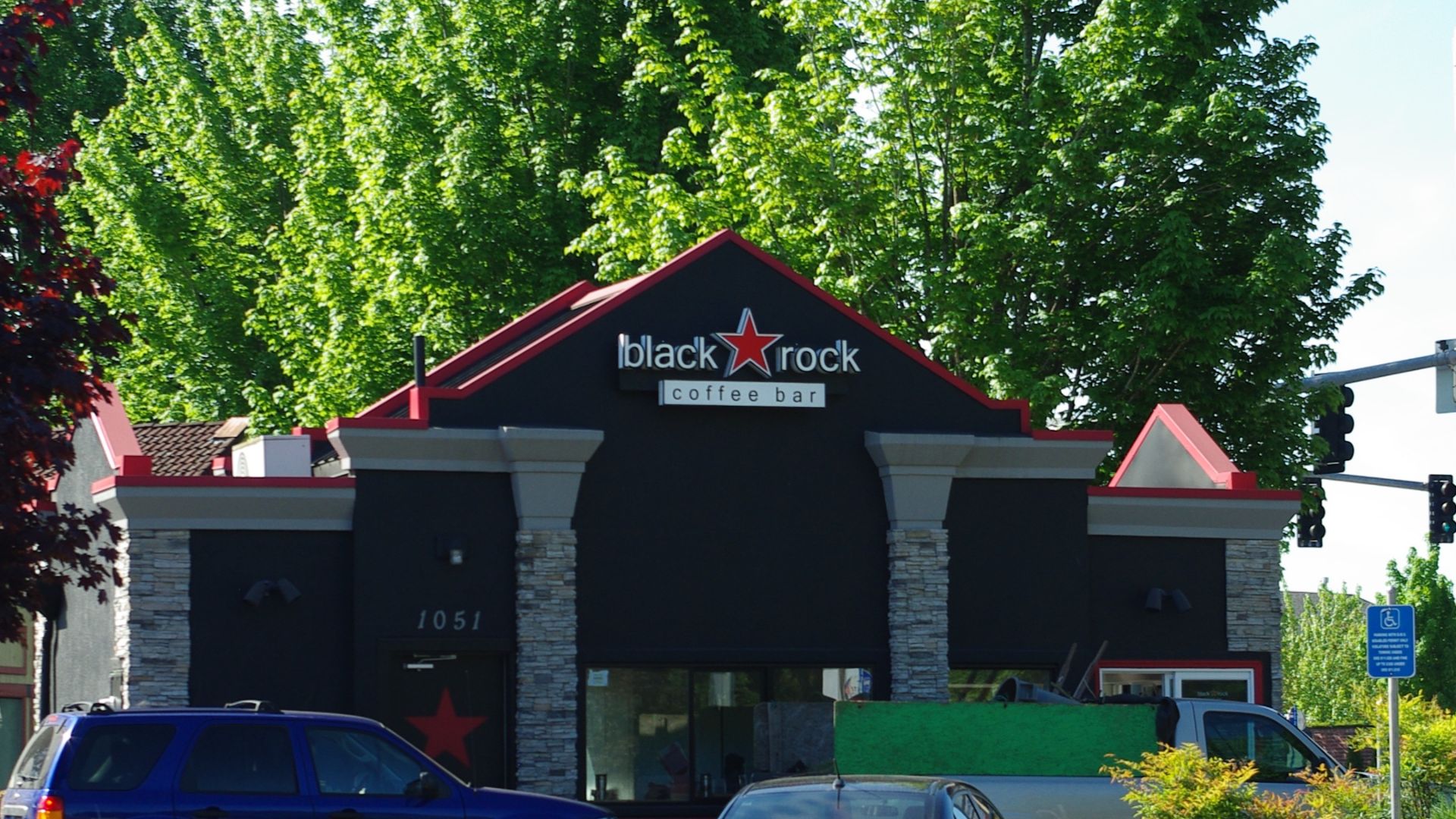 File:Black Rock at Shute Park Plaza - Hillsboro, Oregon.JPG
