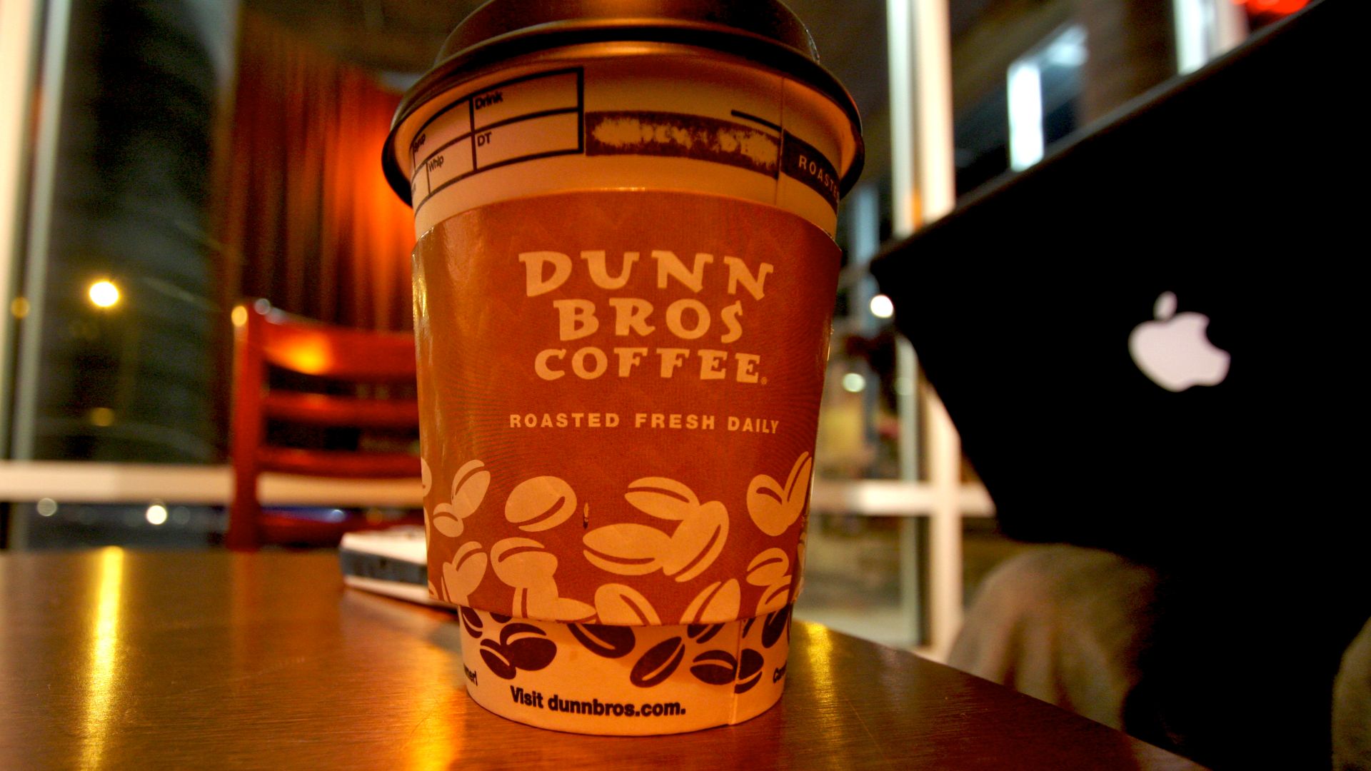 File:Dunn Bros & MacBook (1740373624).jpg