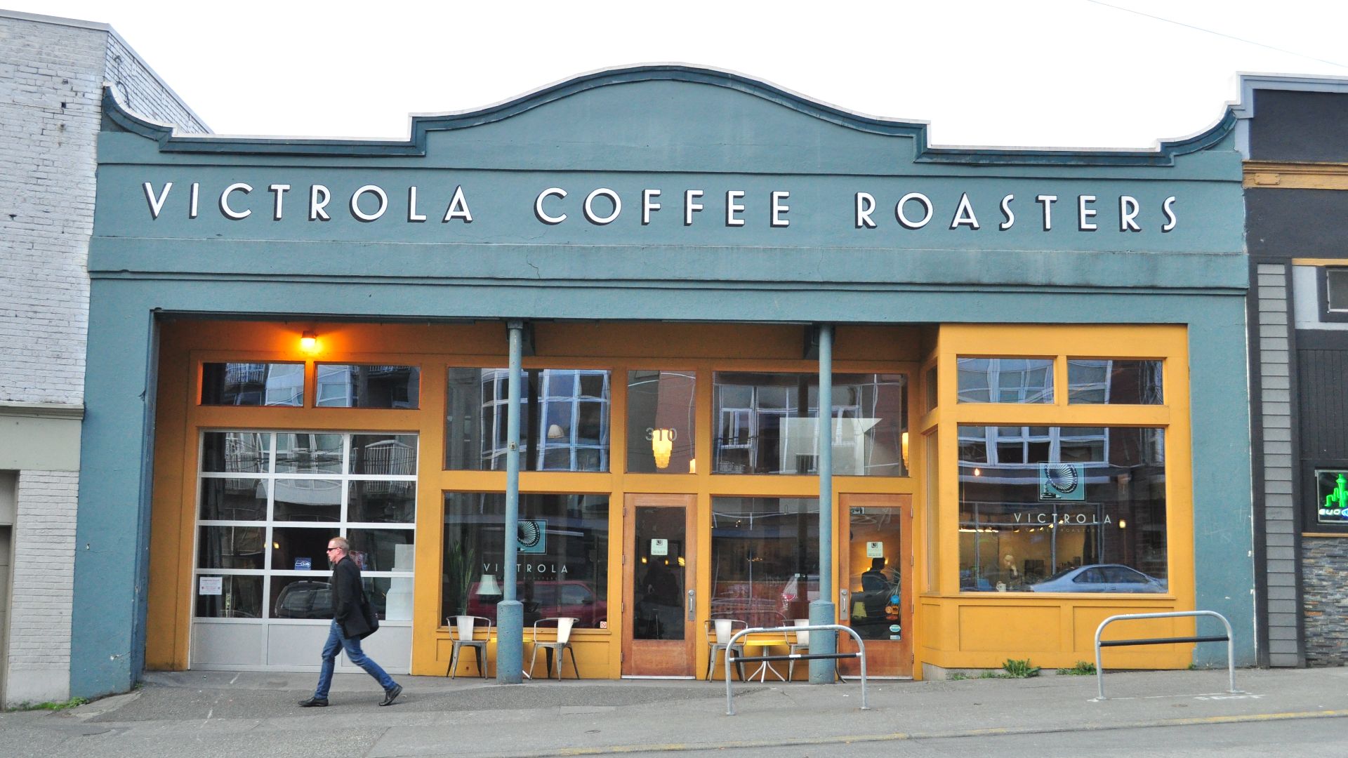 File:Seattle - Victrola coffeehouse - 310 E. Pike - 01.jpg