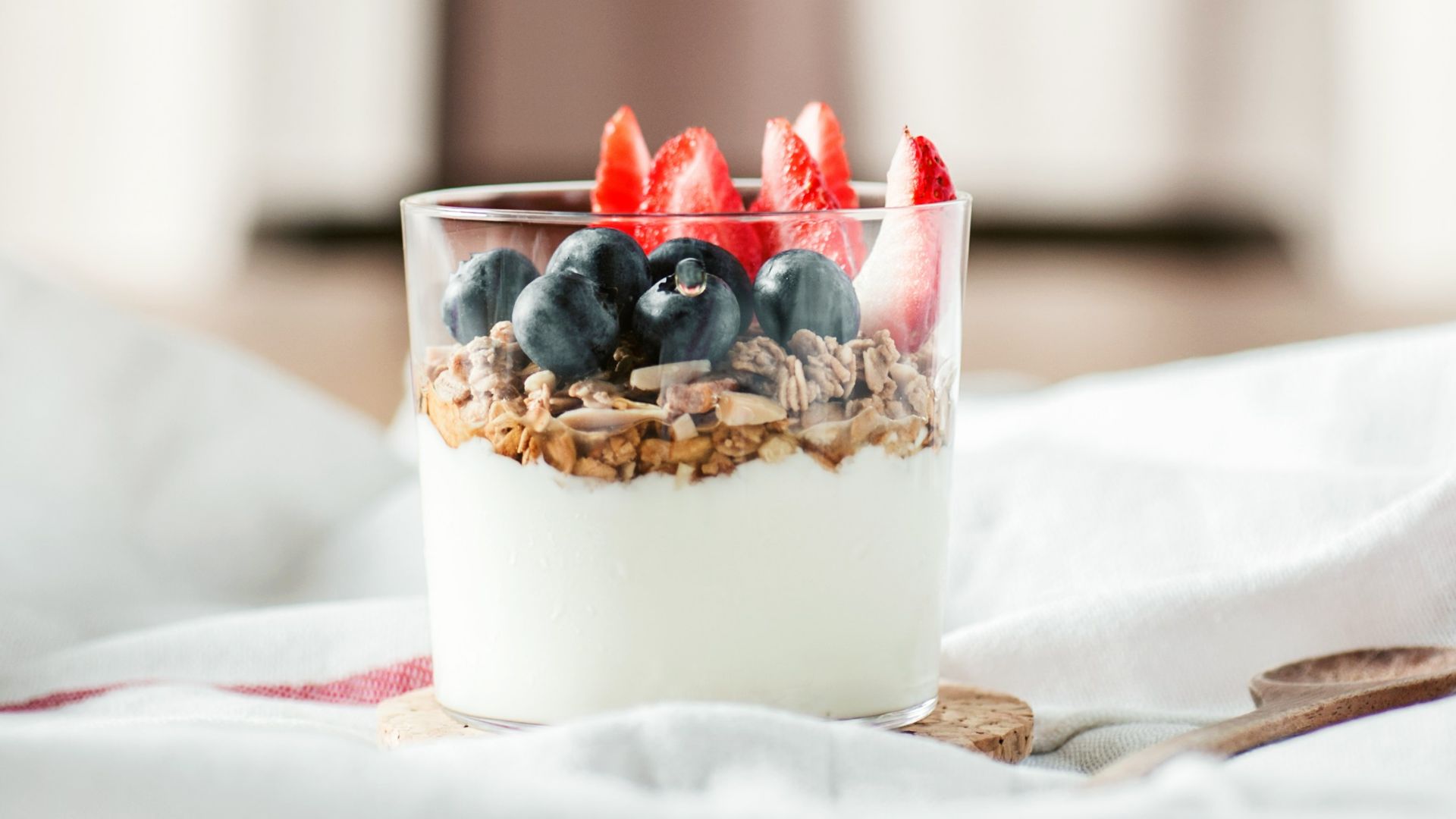 shallow focus photo of clear drinking glass