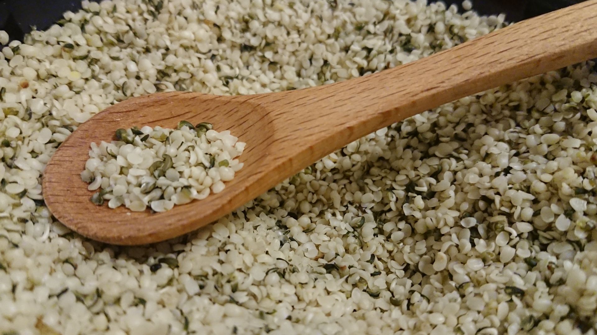 File:Hemp Seeds protein1.jpg