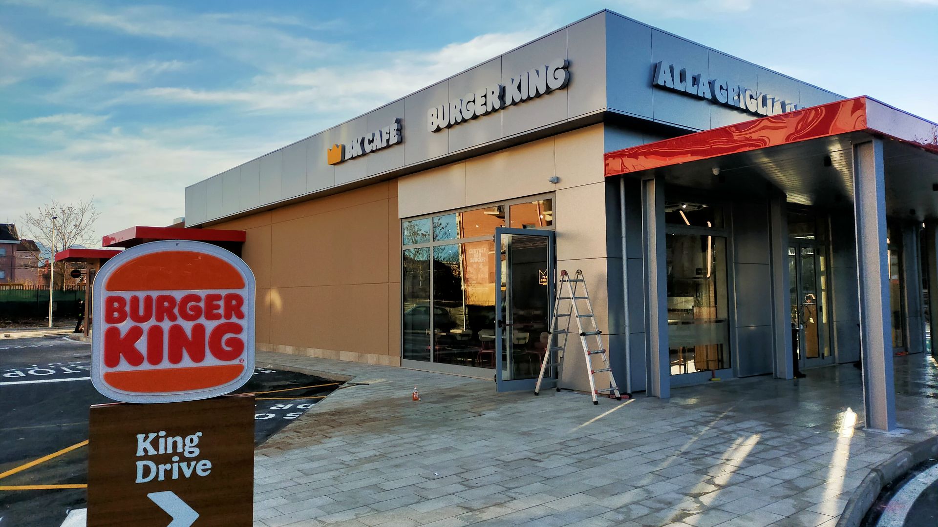 File:Burger King in Avezzano.jpg