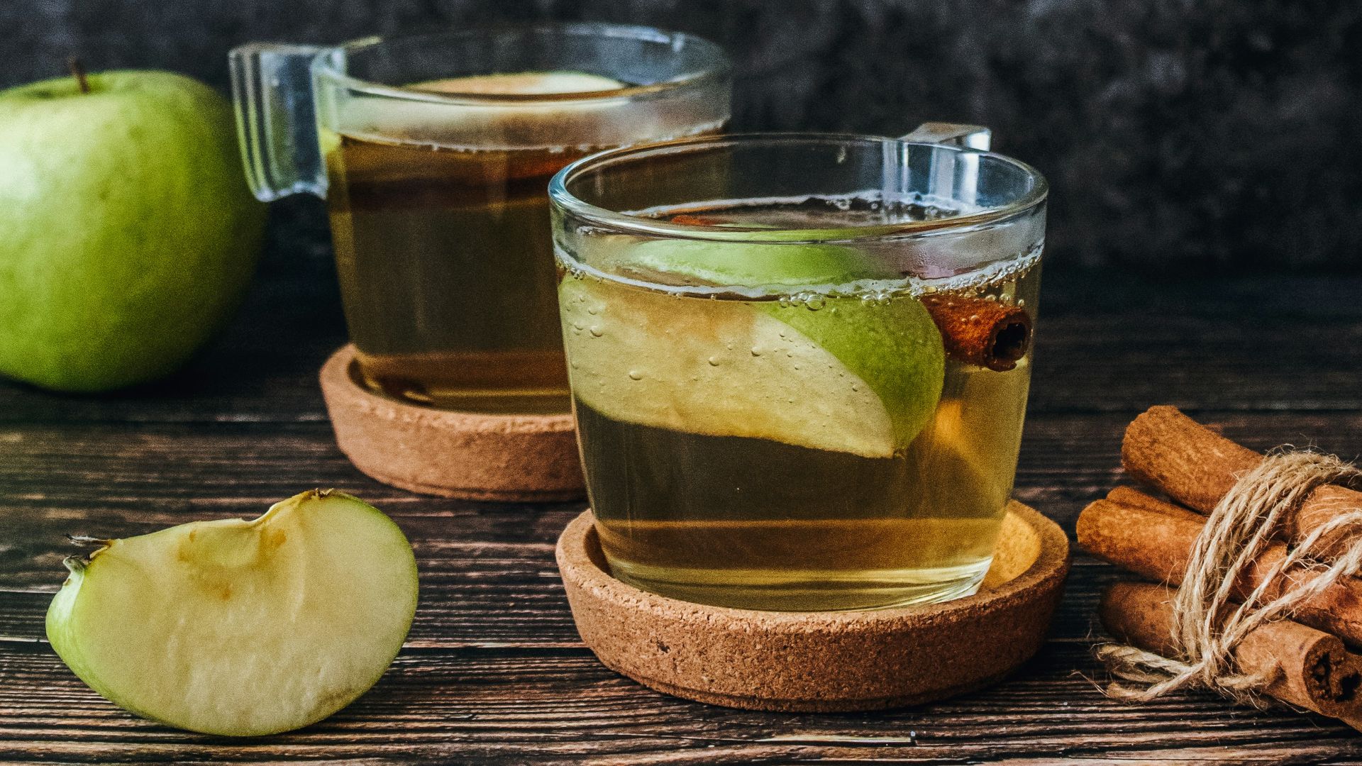 sliced apples on cup with cinamon