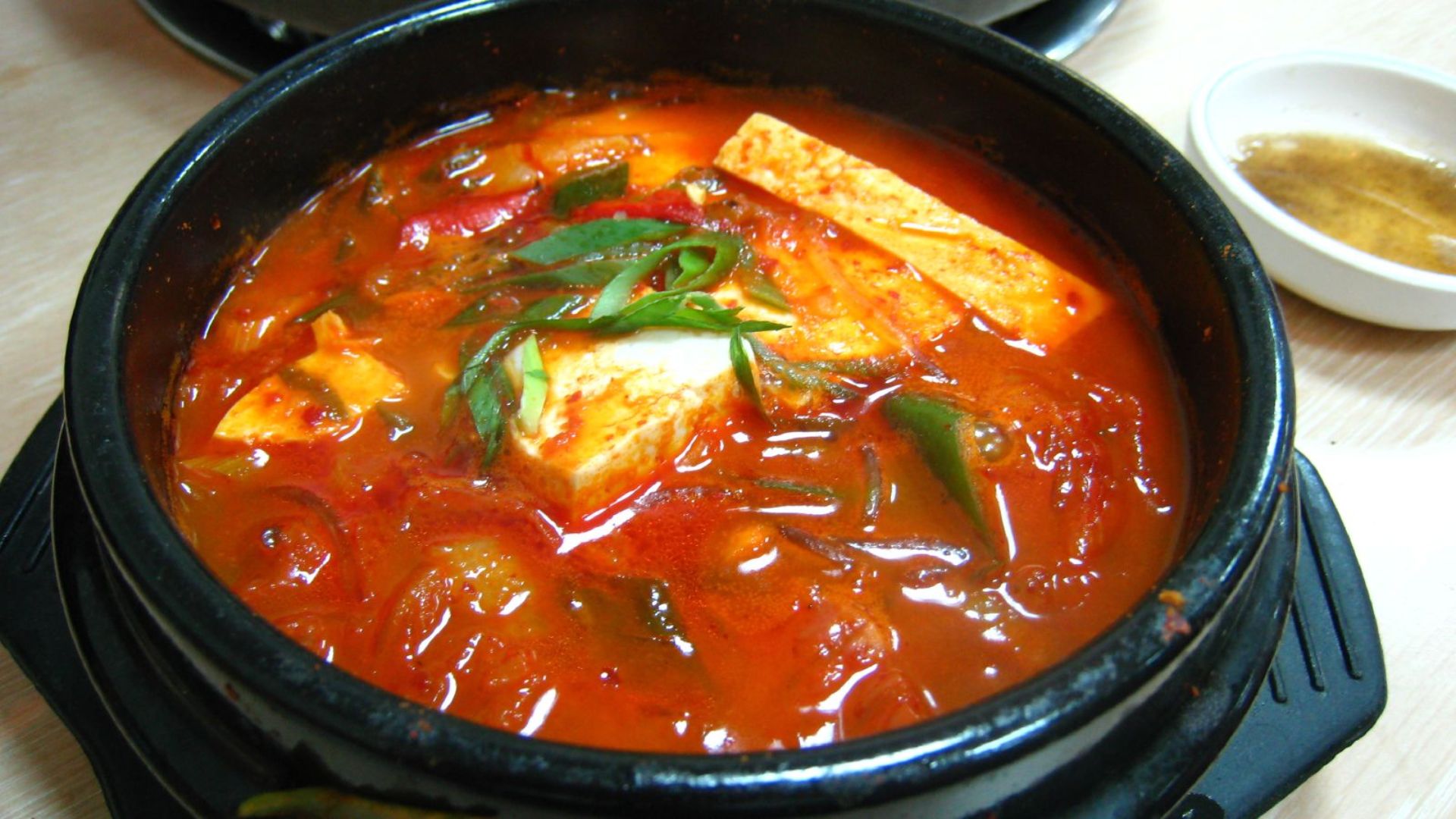 File:Korean stew-Kimchi jjigae-01.jpg