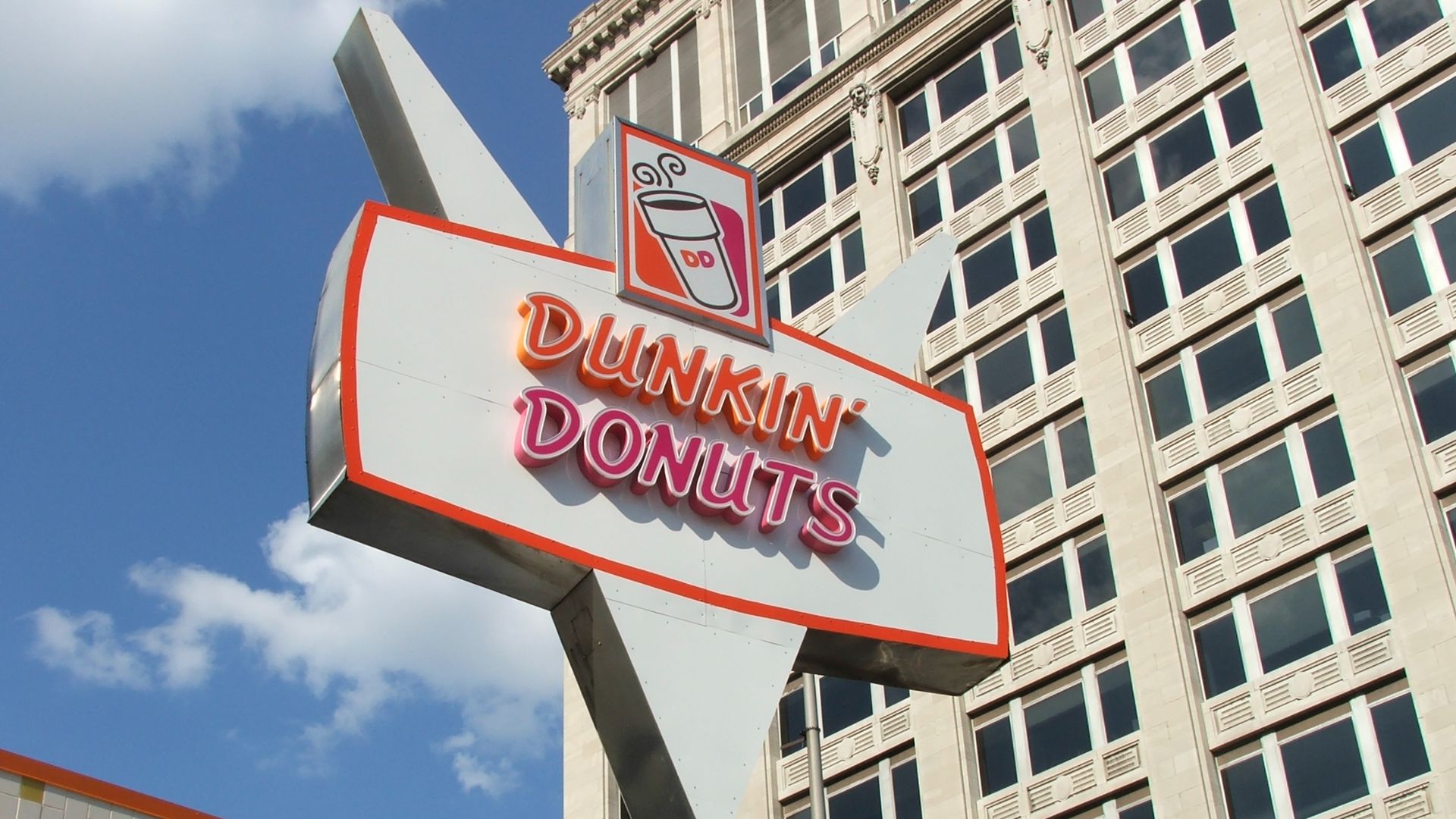 File:Dunkin' Donuts in Downtown Indianapolis 01.jpg