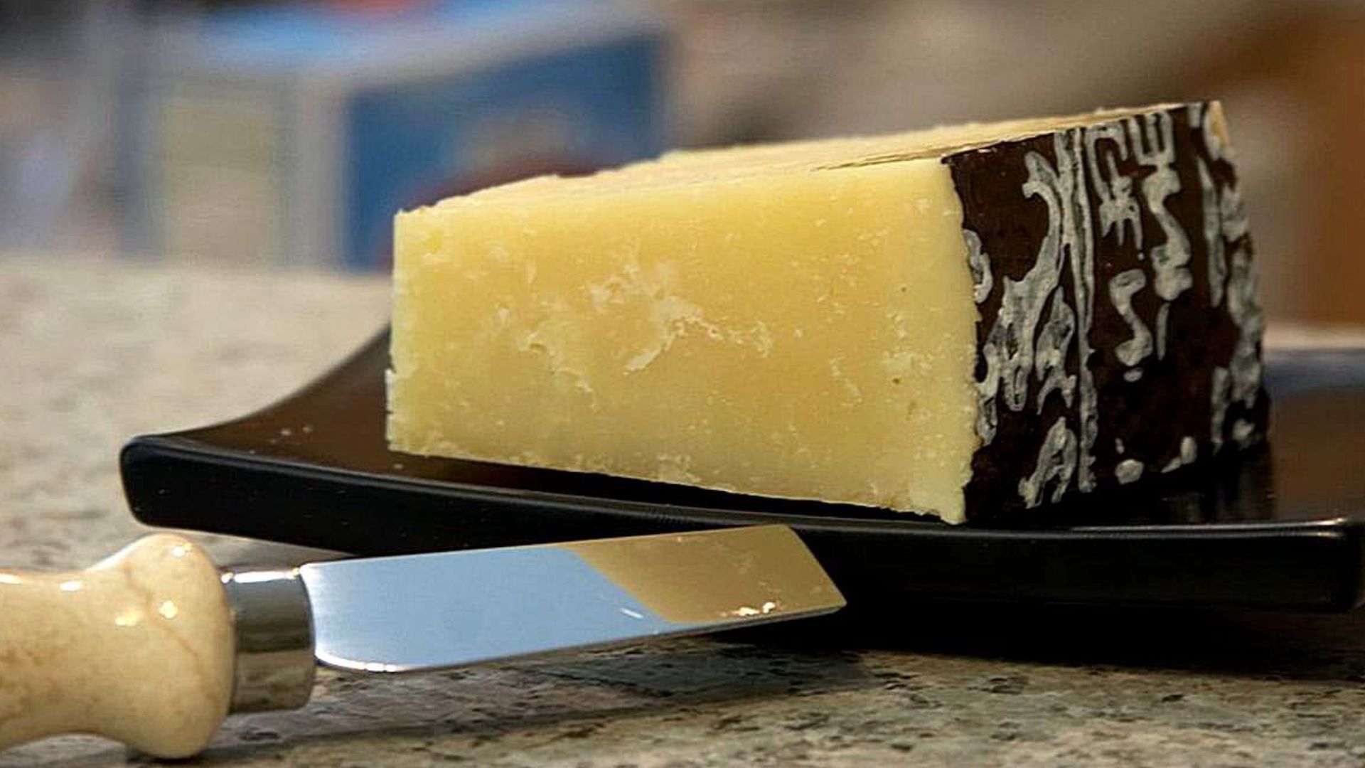File:Pecorino romano cheese.jpg