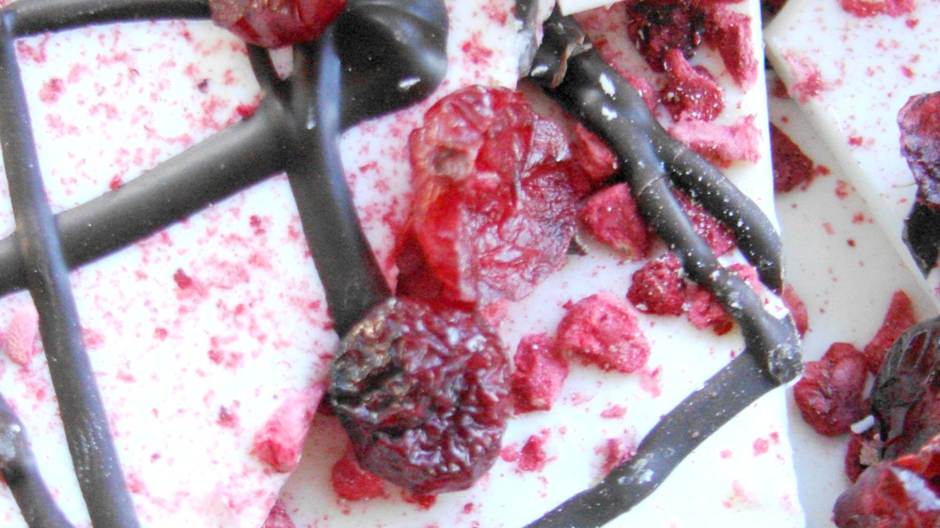 File:Cranberry white chocolate bark (2).jpg