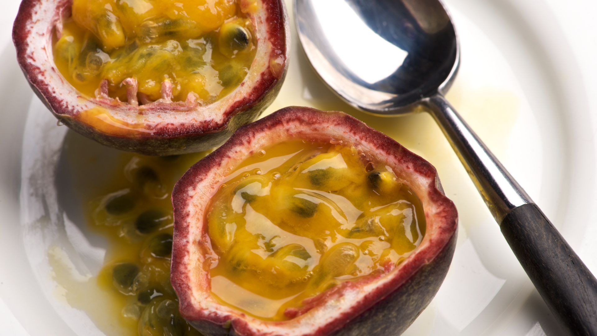 File:Passion Fruit (4278822100).jpg