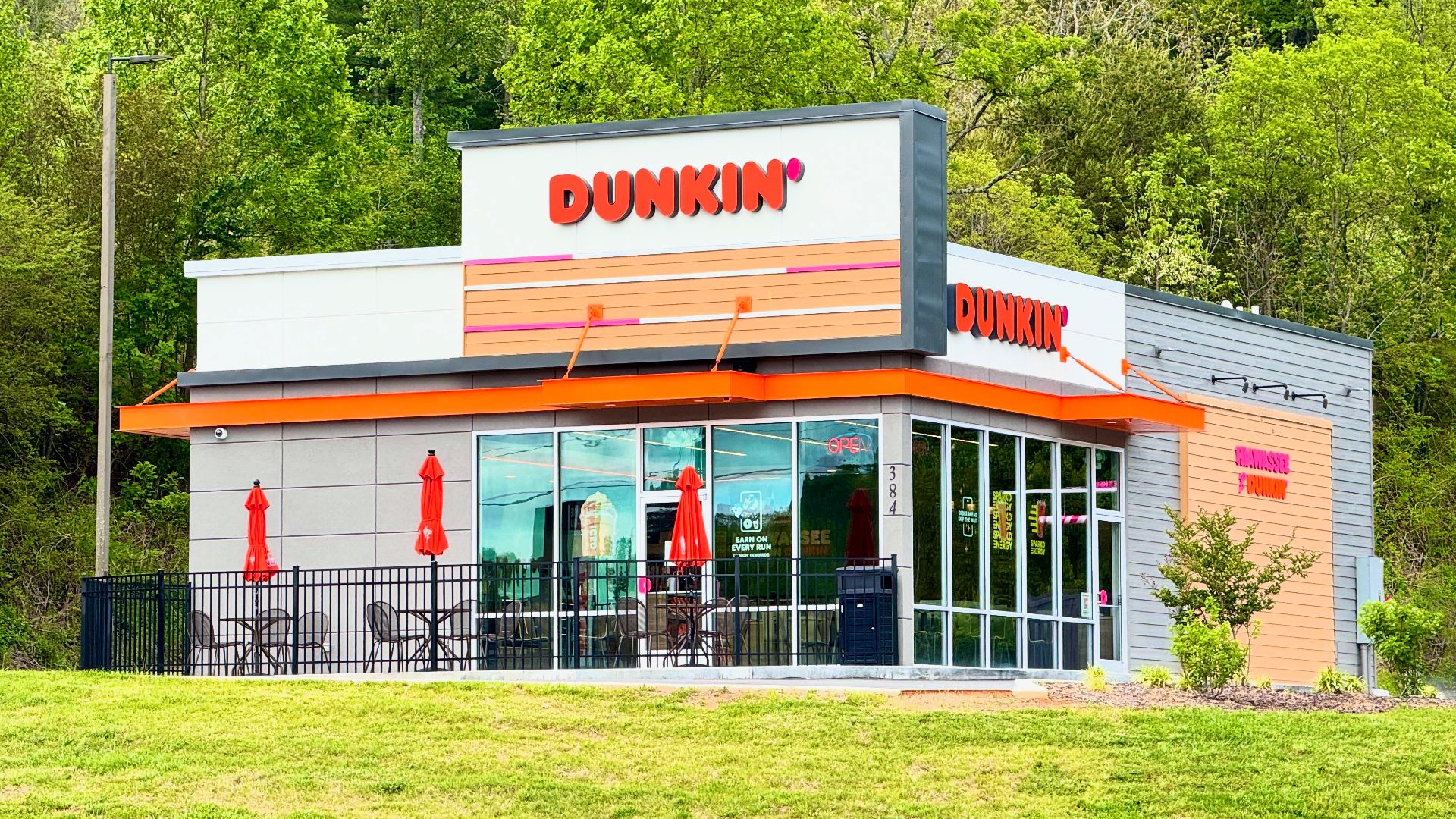 File:A Dunkin' Donuts restaurant in Hiawassee, Georgia, United States 01.jpg