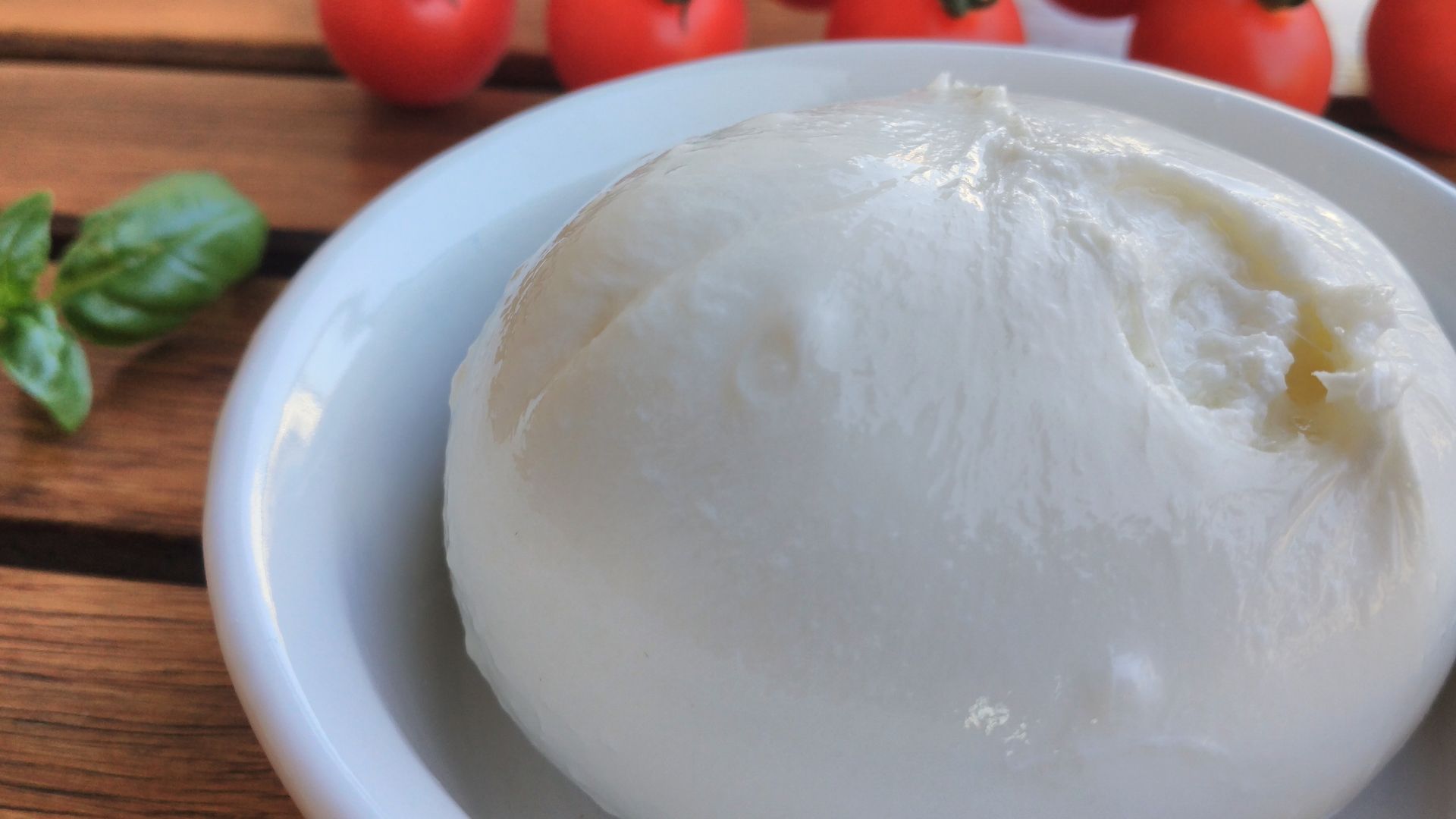 File:Burrata2.jpg - Wikimedia Commons