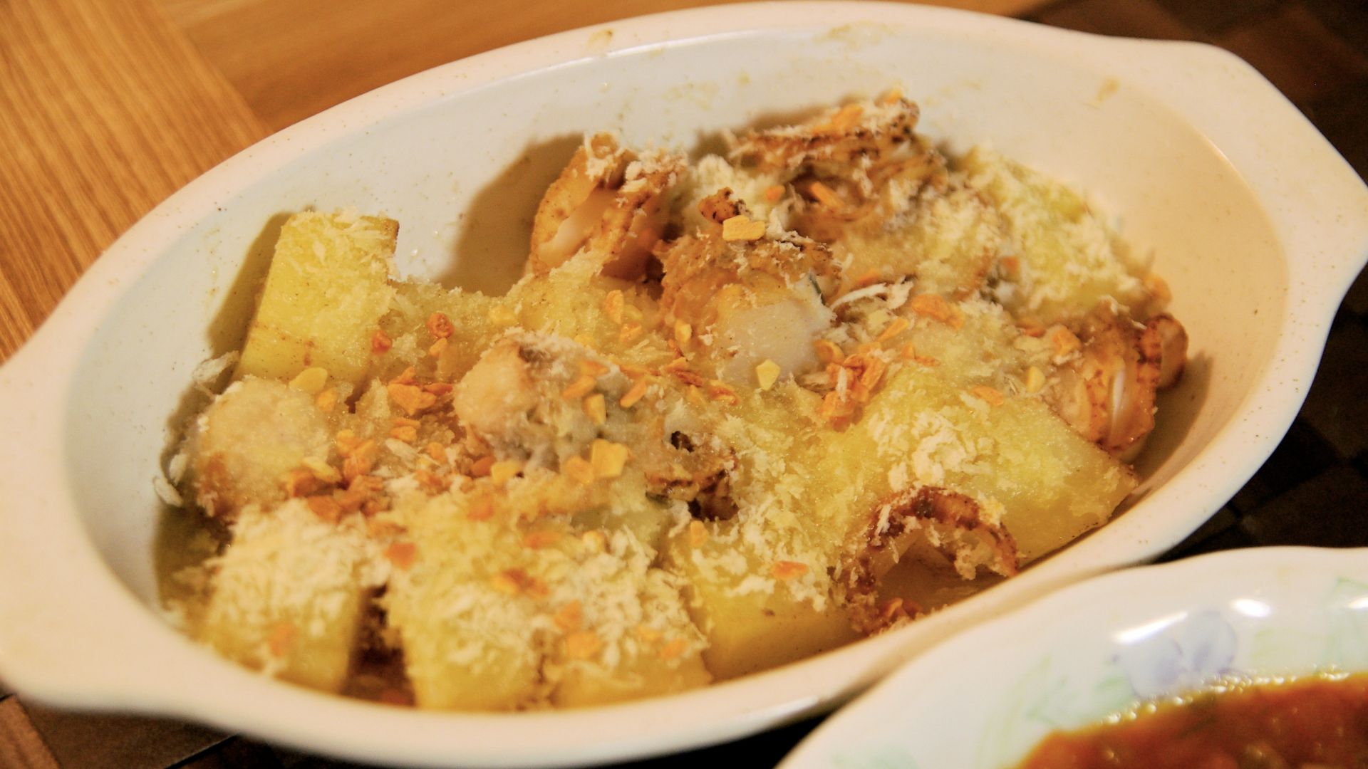 File:Baked potato and scallops with butter (2236623640).jpg