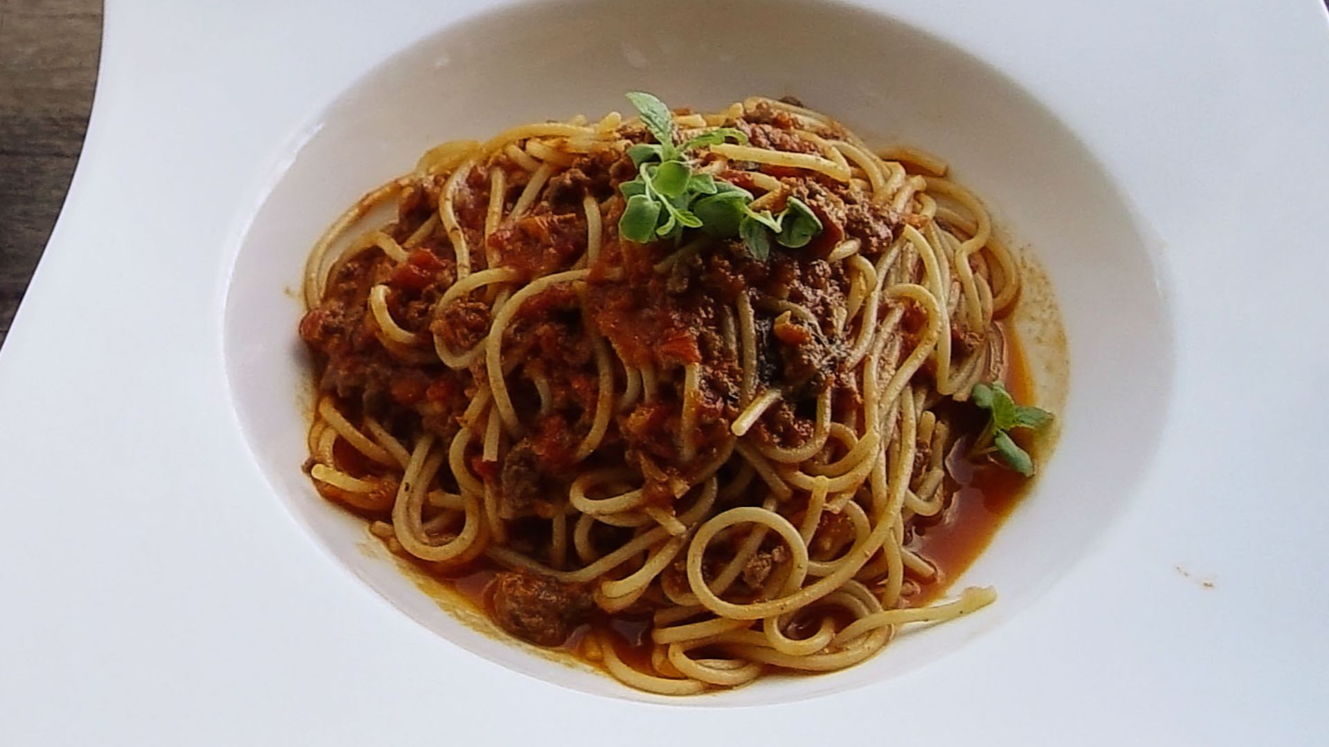 File:Spaghetti bolognese.jpg
