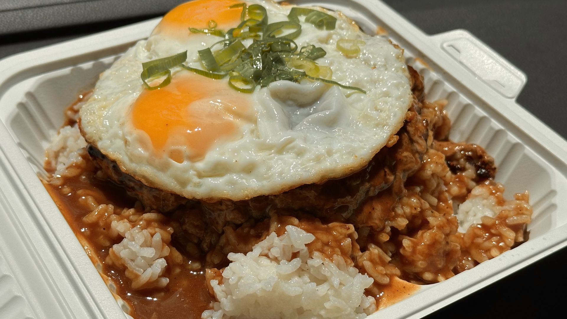 File:Loco Moco at Ethel's Grill, Honolulu, Hawaii.jpg