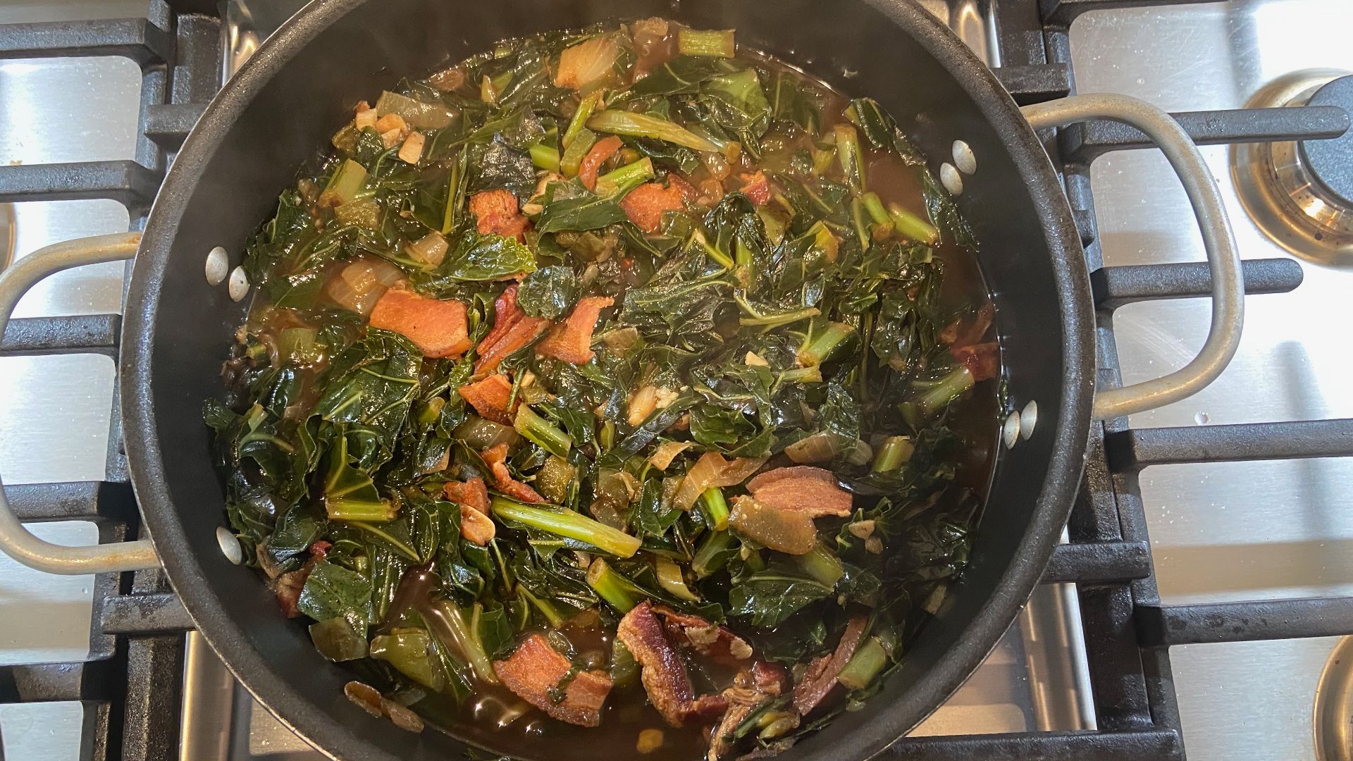 File:Collard greens on a stovetop.jpg