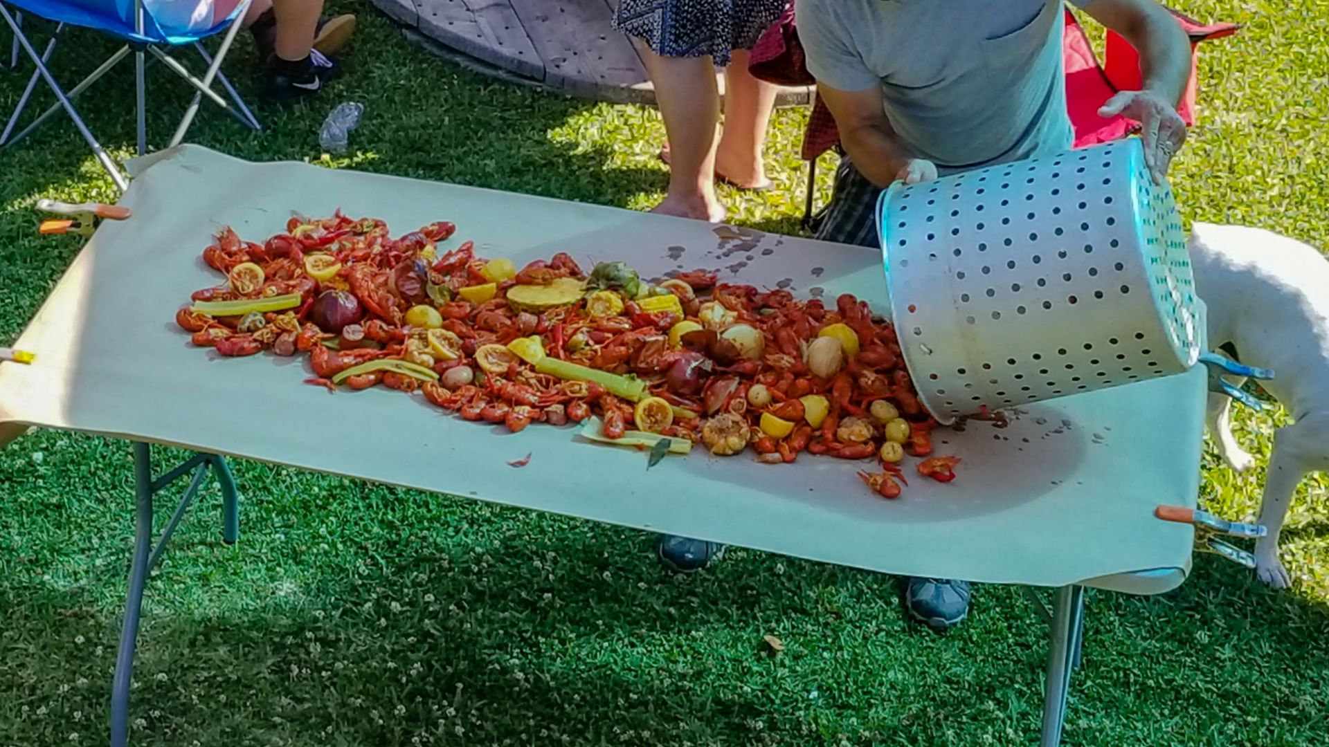 File:Crawfish Boil - New Orleans April 2018.jpg