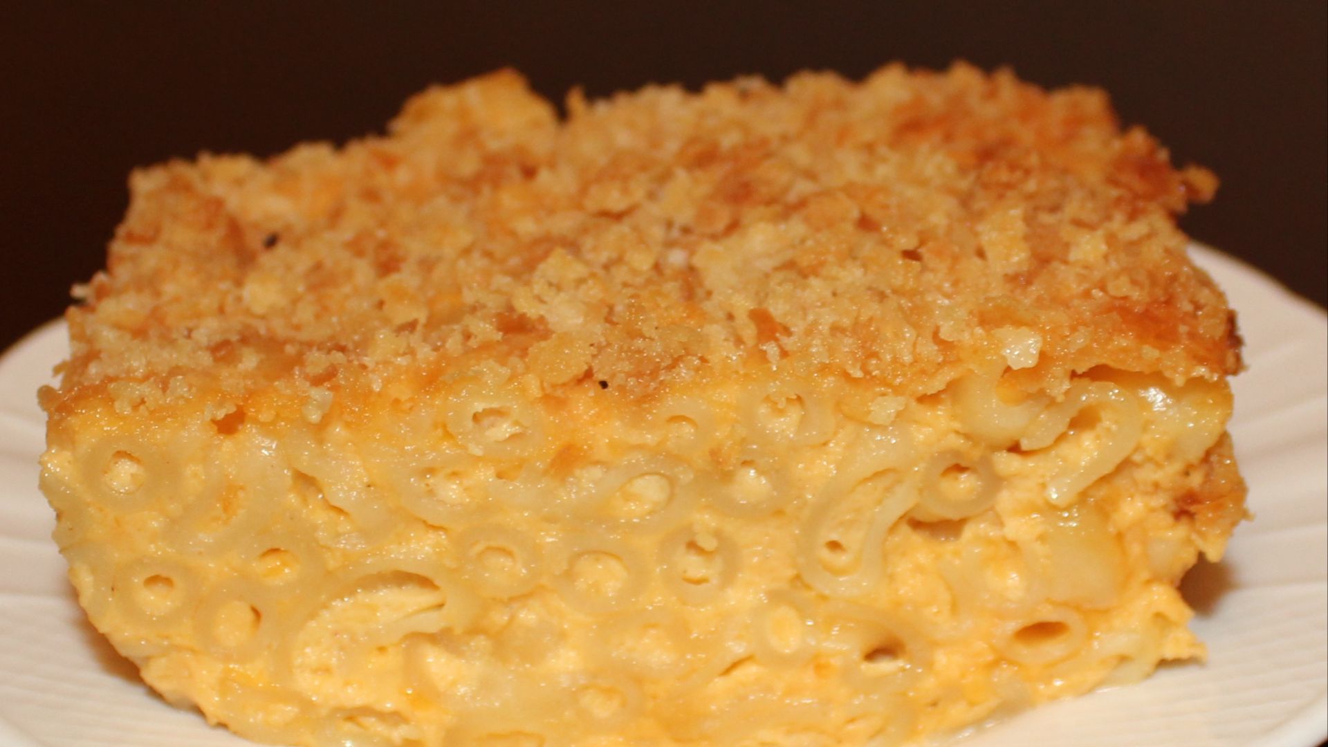 File:Baked macaroni and cheese close-up.jpg
