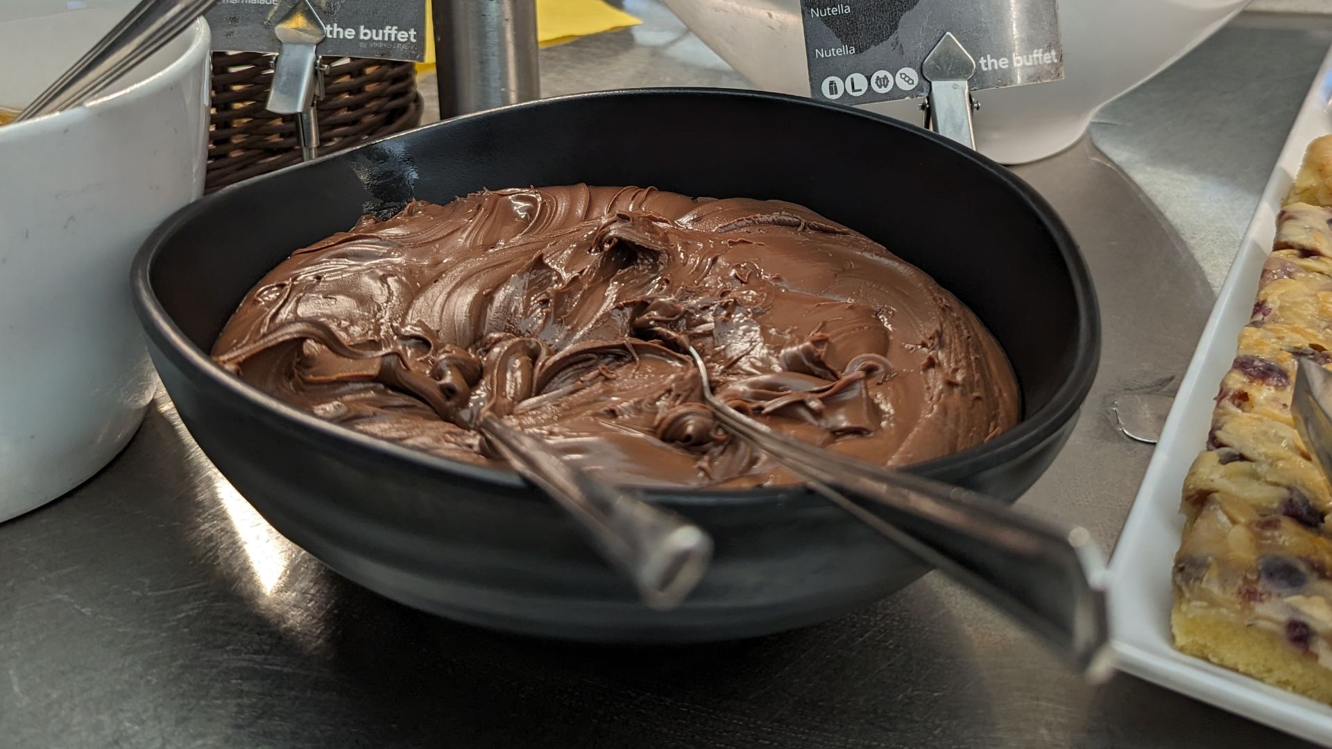 File:Gabriella, breakfast, - 20230805 01.jpg