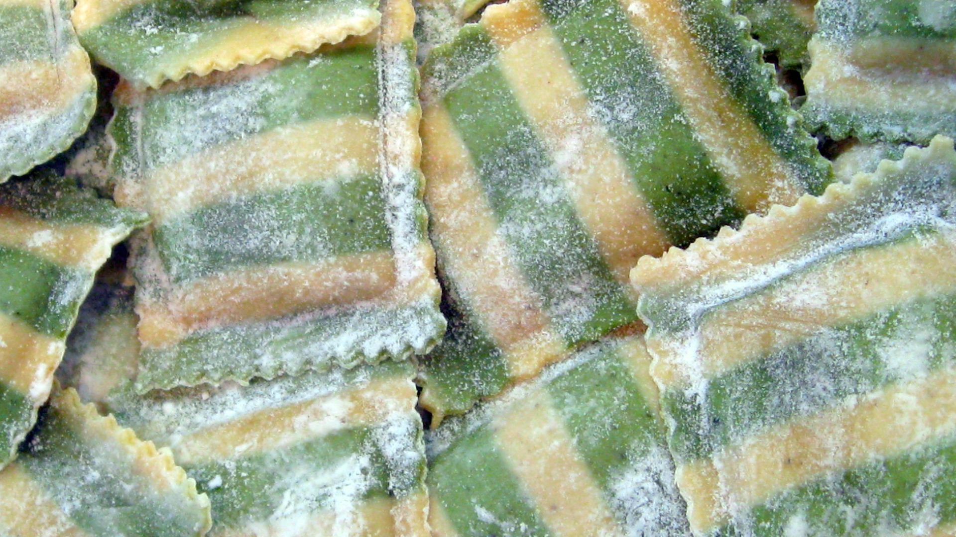 File:Spinach and ricotta ravioli (6994028593).jpg