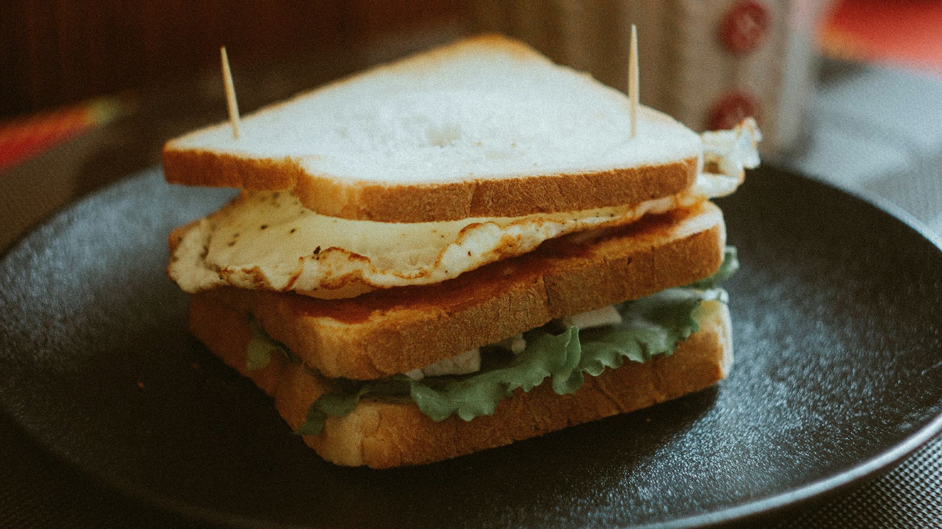 burger on black round plate