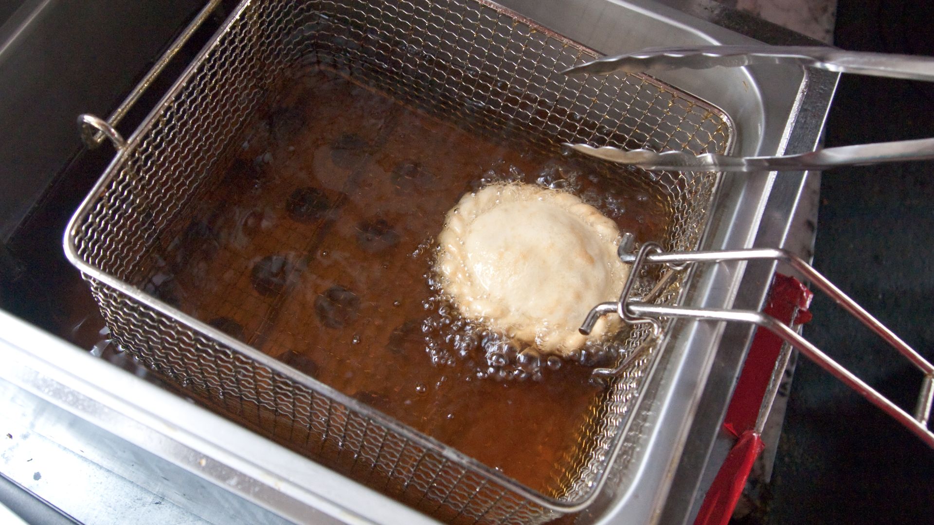 File:Namche Bazaar, Deep frying, Deep fryer, Nepal.jpg