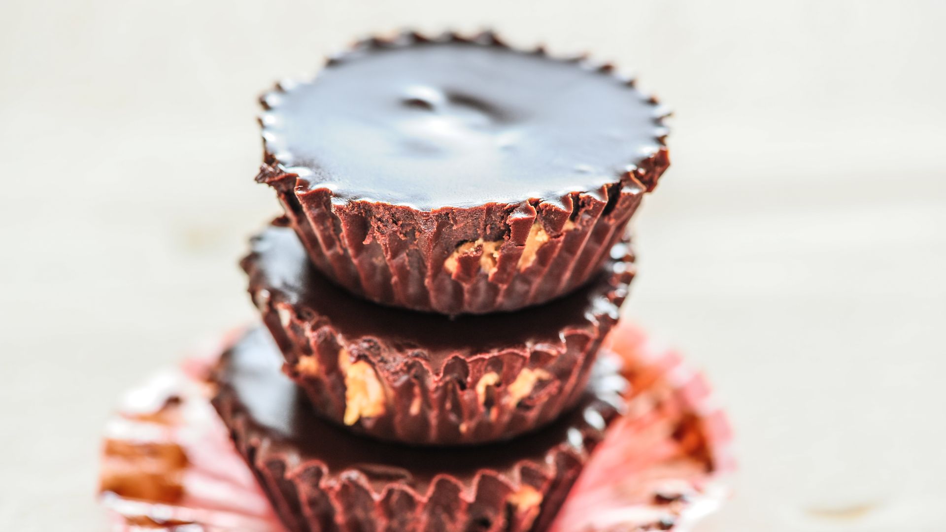 File:Chocolate peanut butter cups-2.jpg