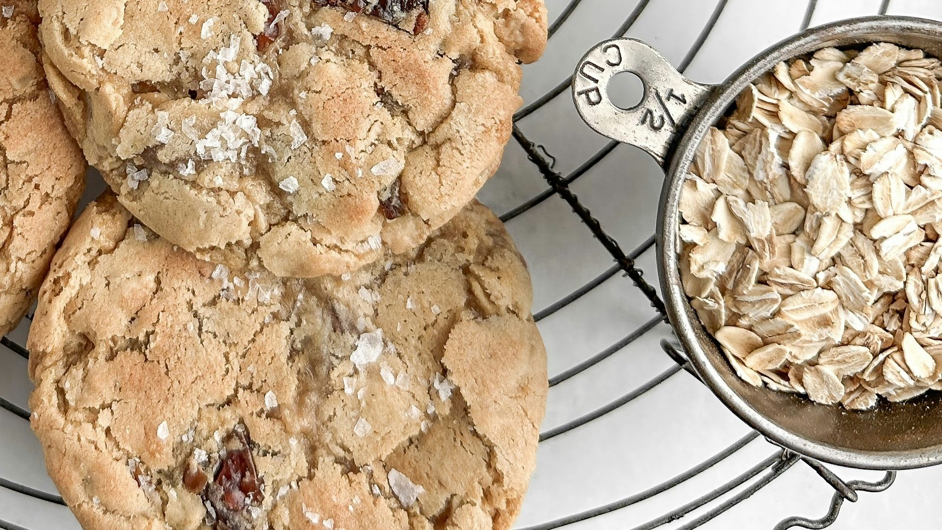 Oatmeal cookies with salt and dried fruit