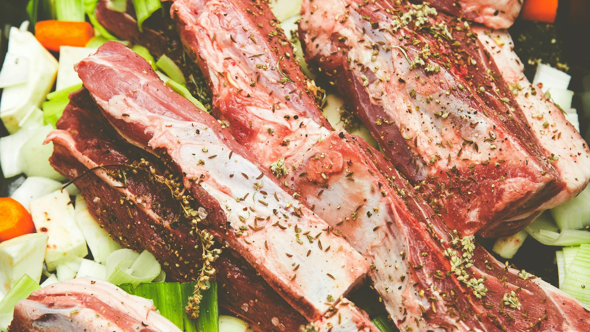 meat on sliced vegetables