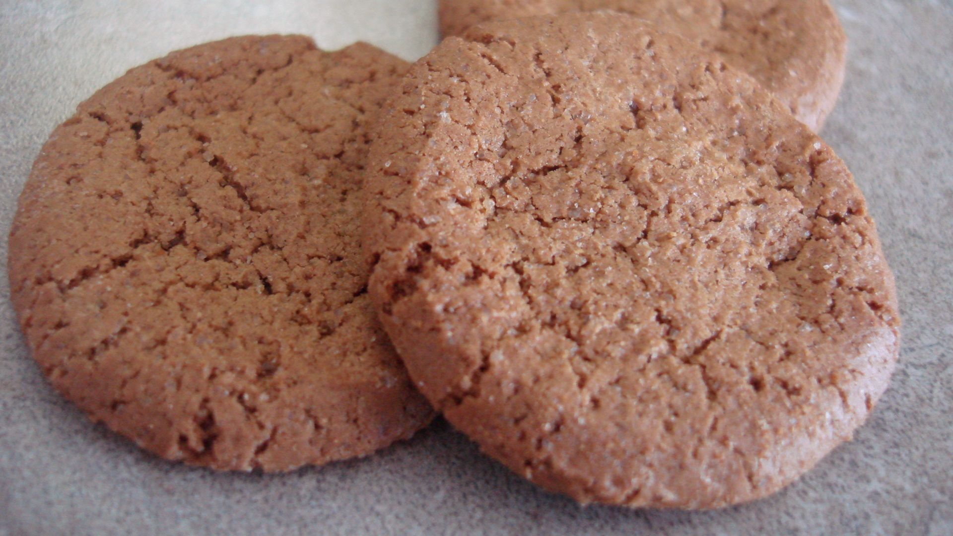 File:Round gingersnaps.jpg