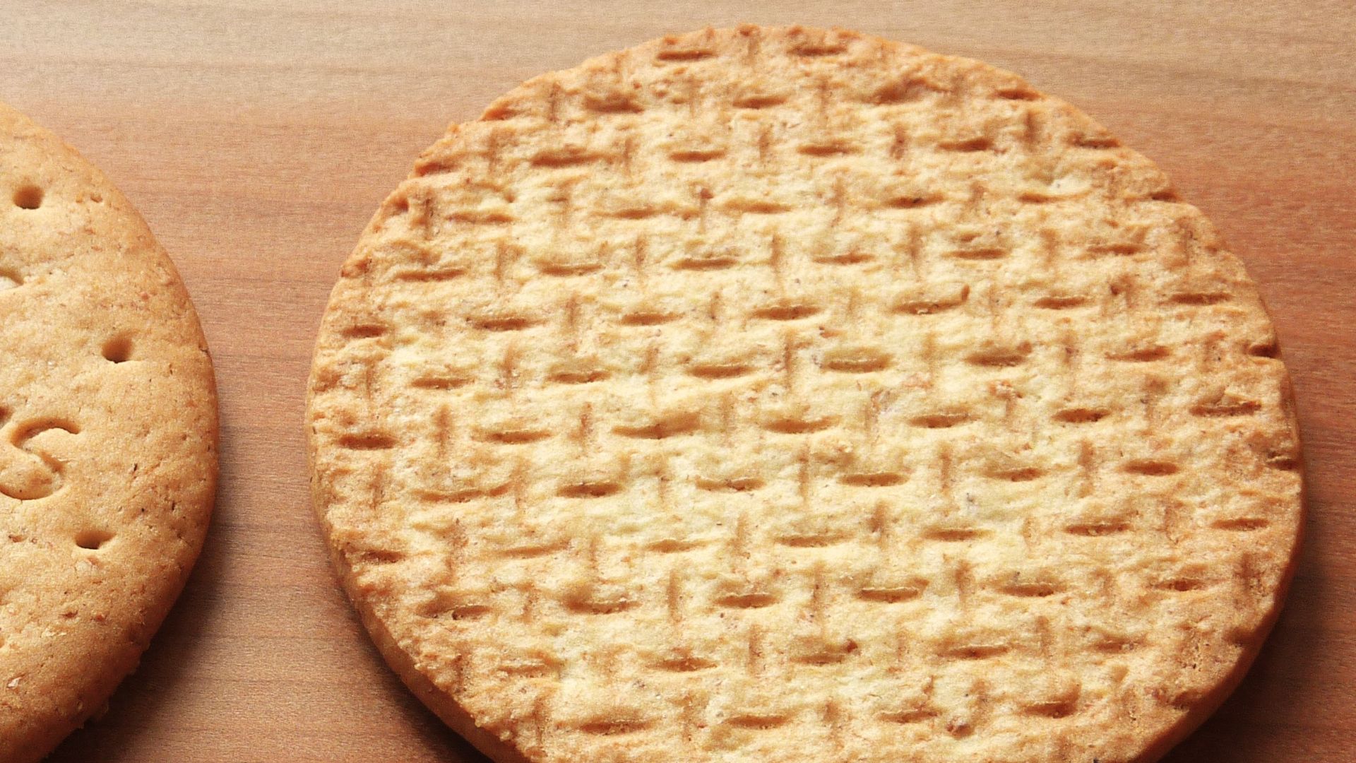 File:McVitie's digestive biscuit - 01.jpg
