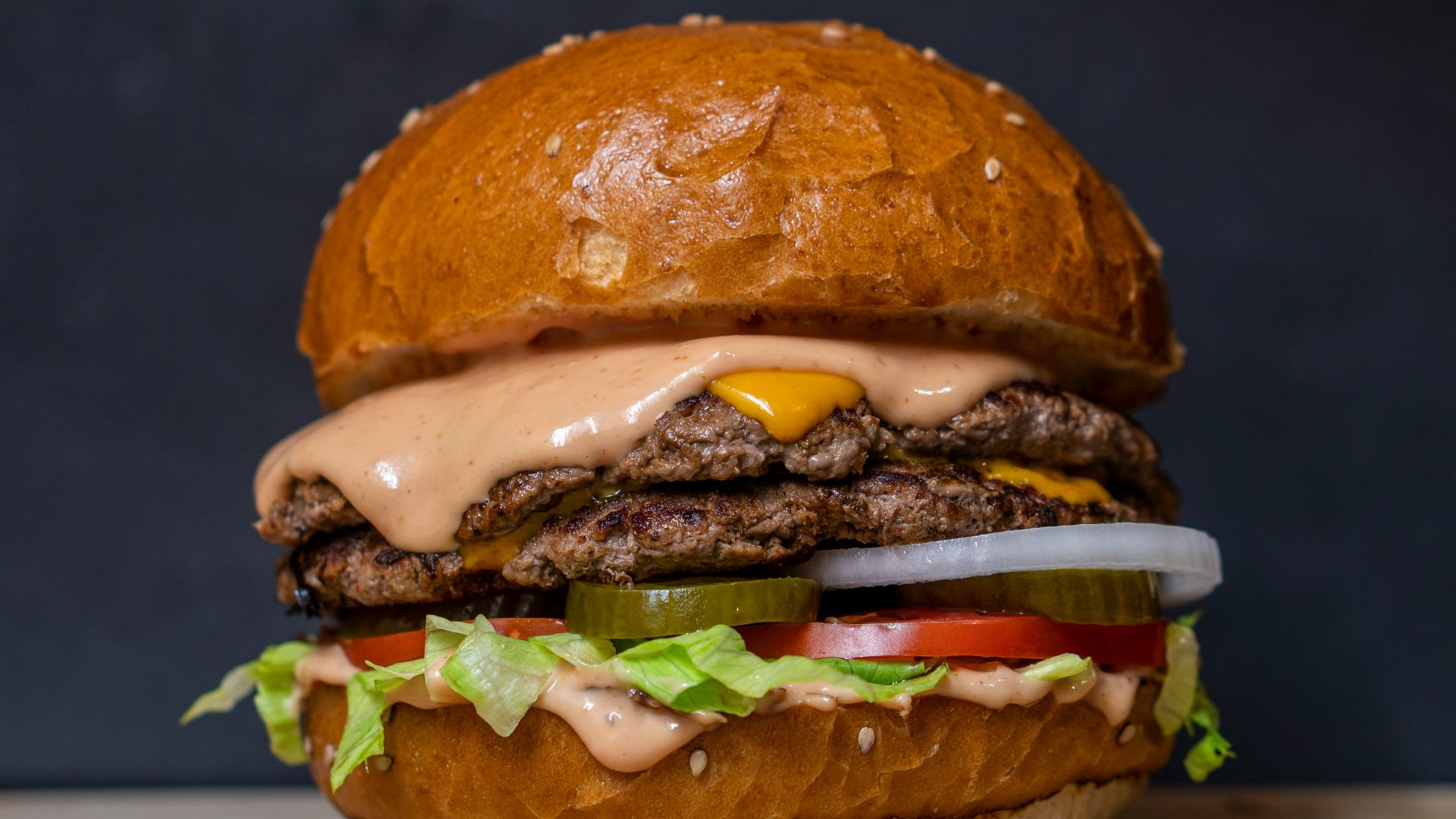 burger with lettuce and tomatoes