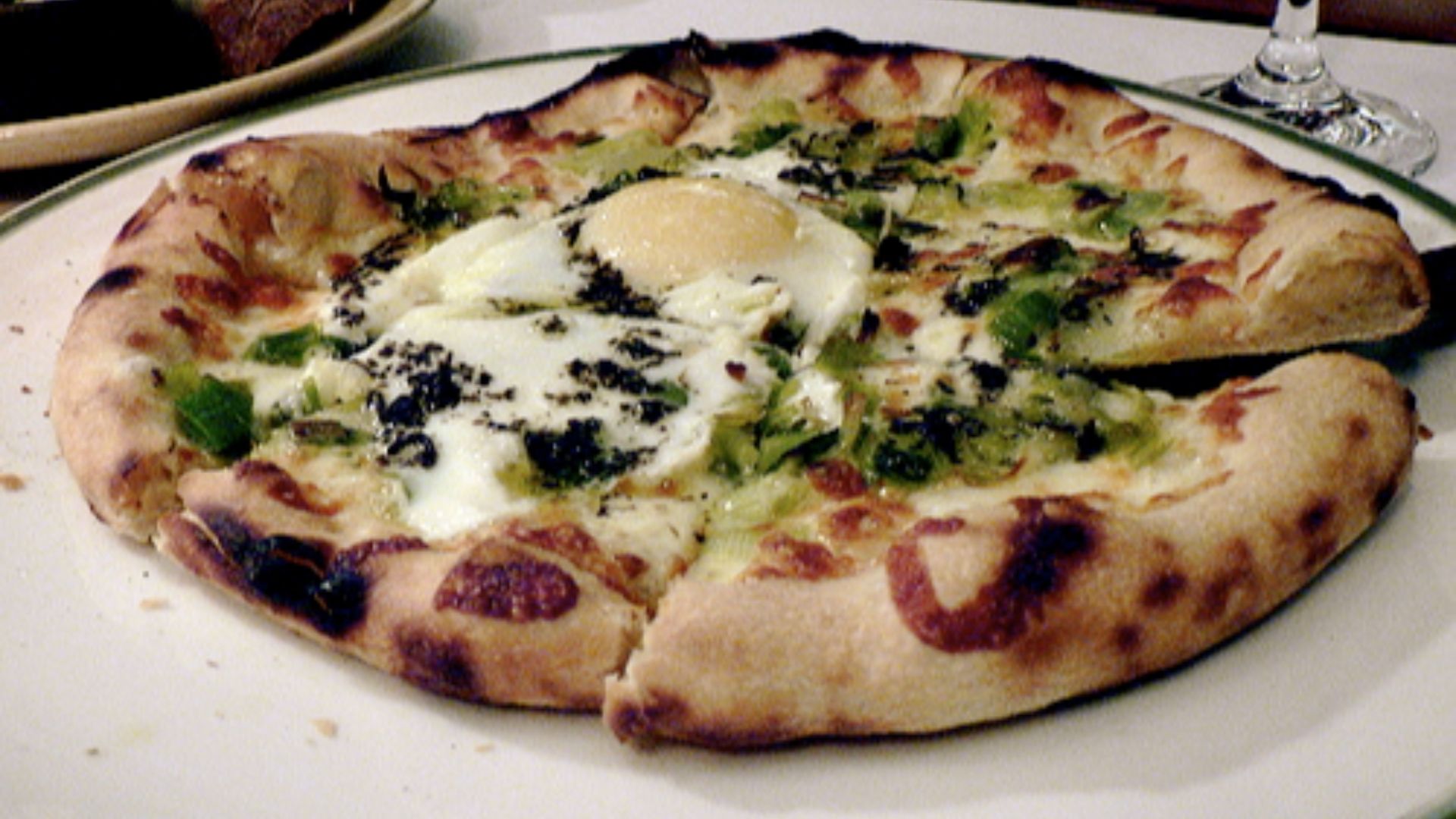 File:Chez Panisse pizza.jpg