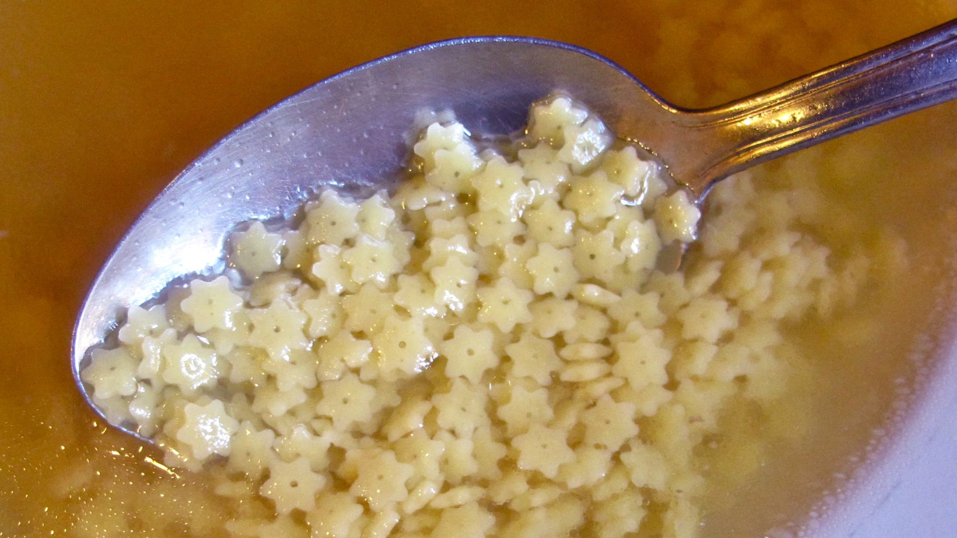 File:Stelline in brodo.jpg